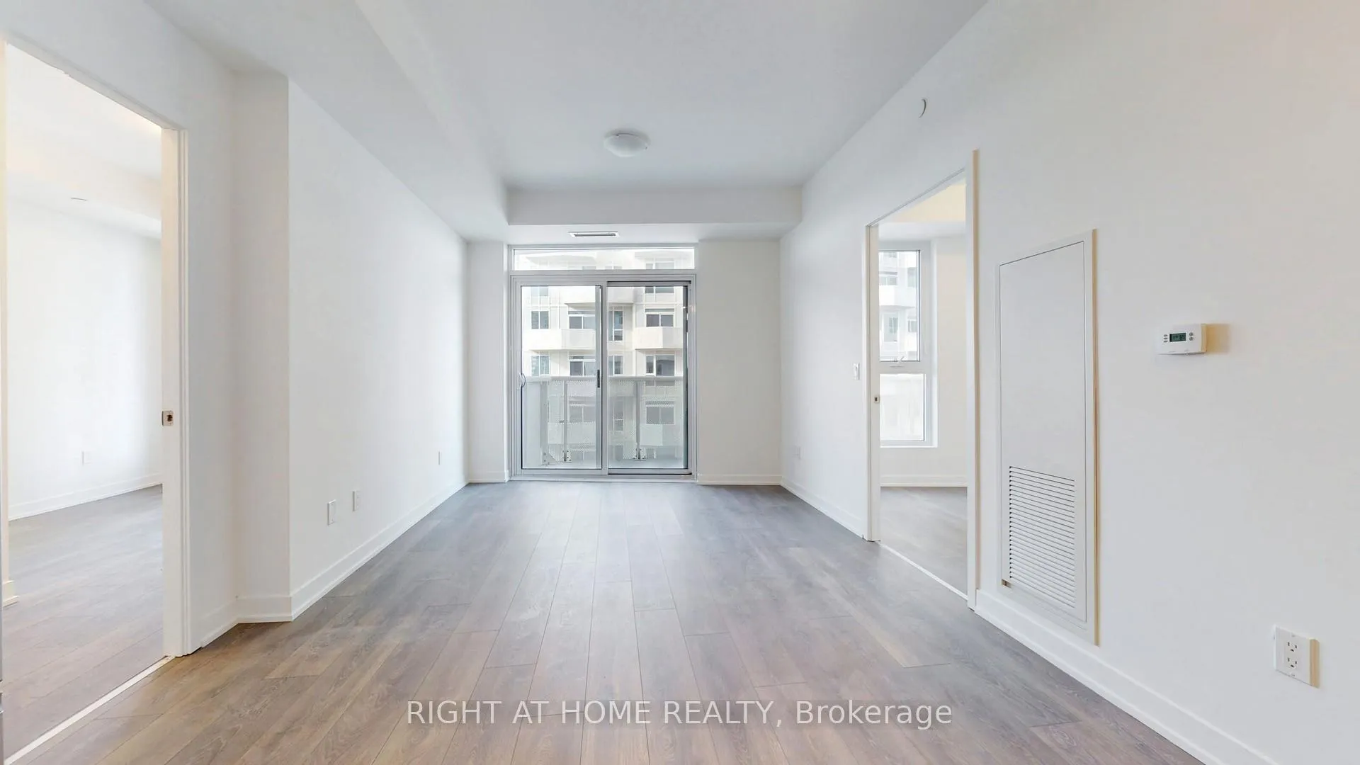 Photo 8 of Unit 914, 10 Abeja Street, Vaughan, Concord — HOMEH