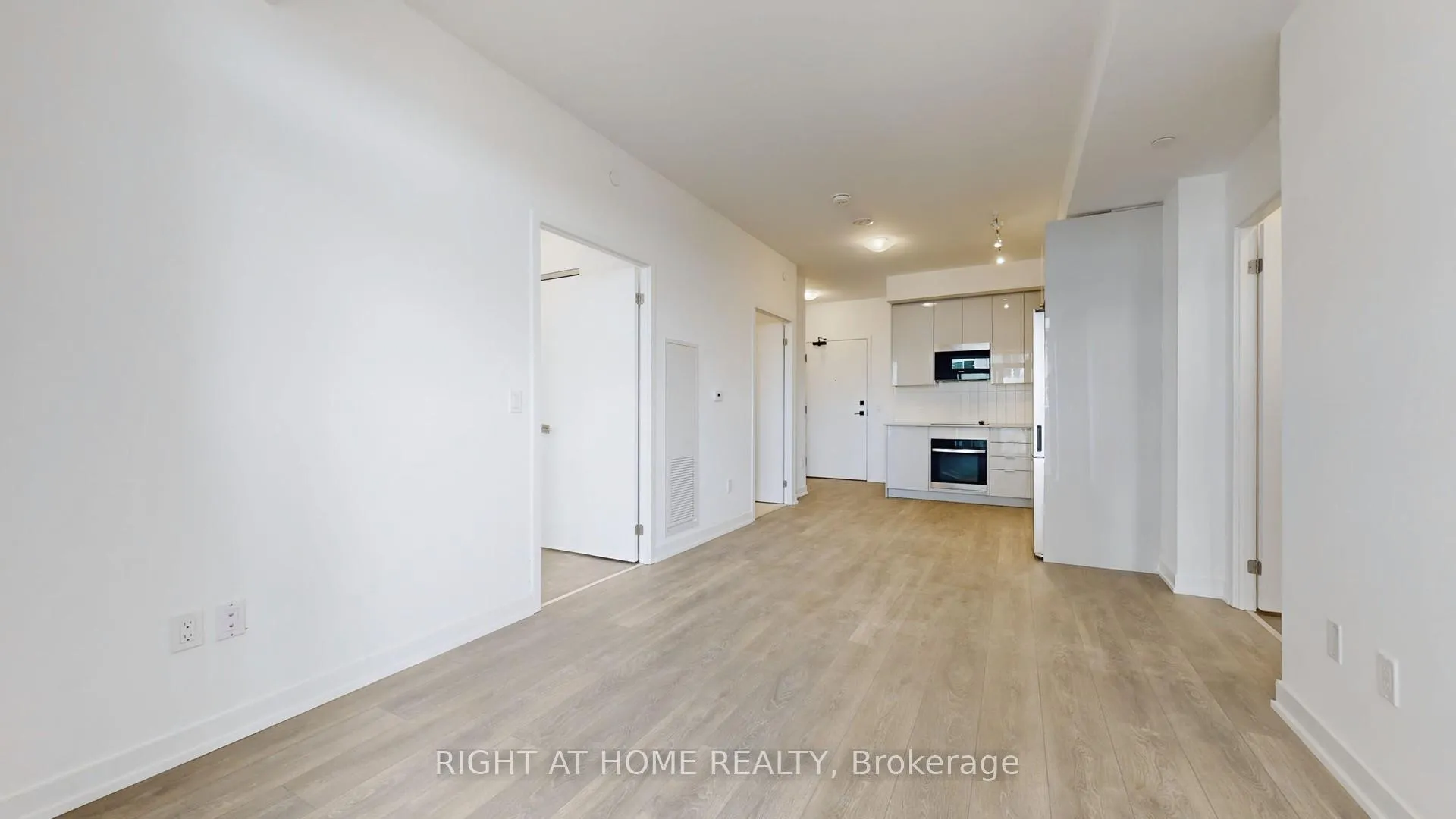 Photo 9 of Unit 914, 10 Abeja Street, Vaughan, Concord — HOMEH