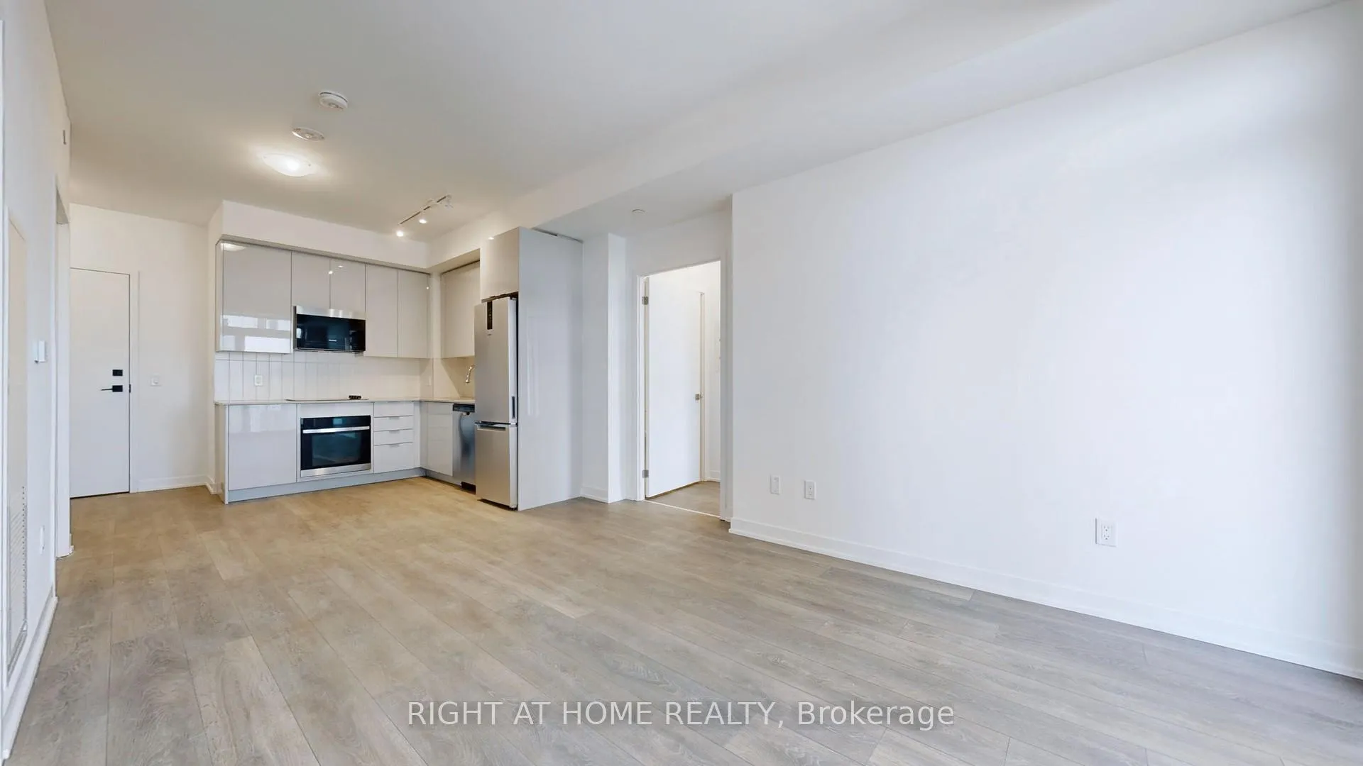 Photo 10 of Unit 914, 10 Abeja Street, Vaughan, Concord — HOMEH