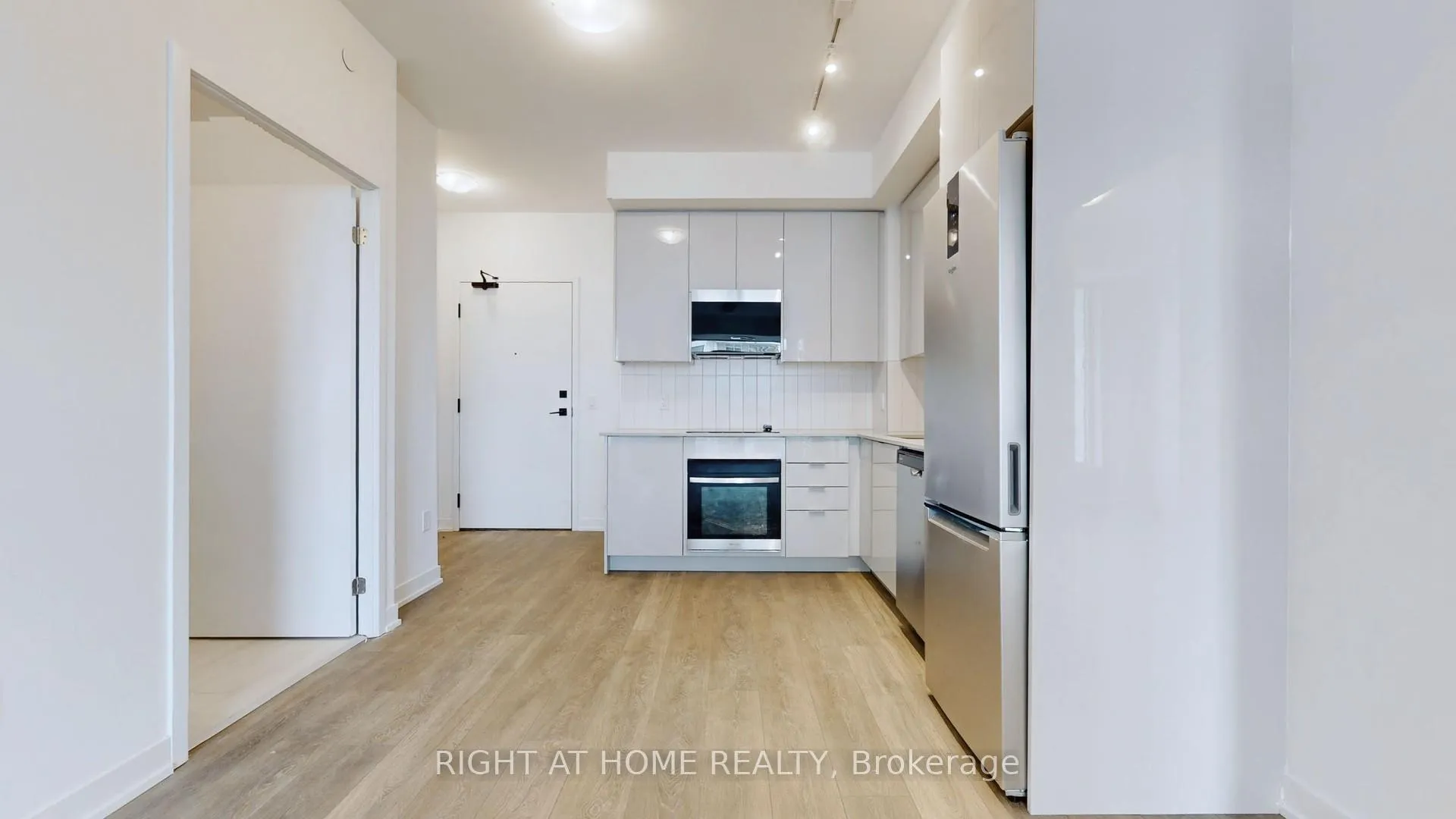 Photo 11 of Unit 914, 10 Abeja Street, Vaughan, Concord — HOMEH