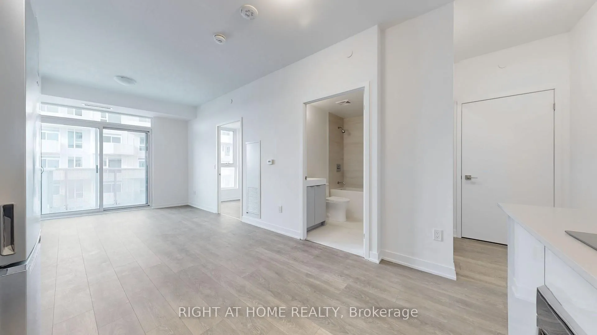 Photo 13 of Unit 914, 10 Abeja Street, Vaughan, Concord — HOMEH