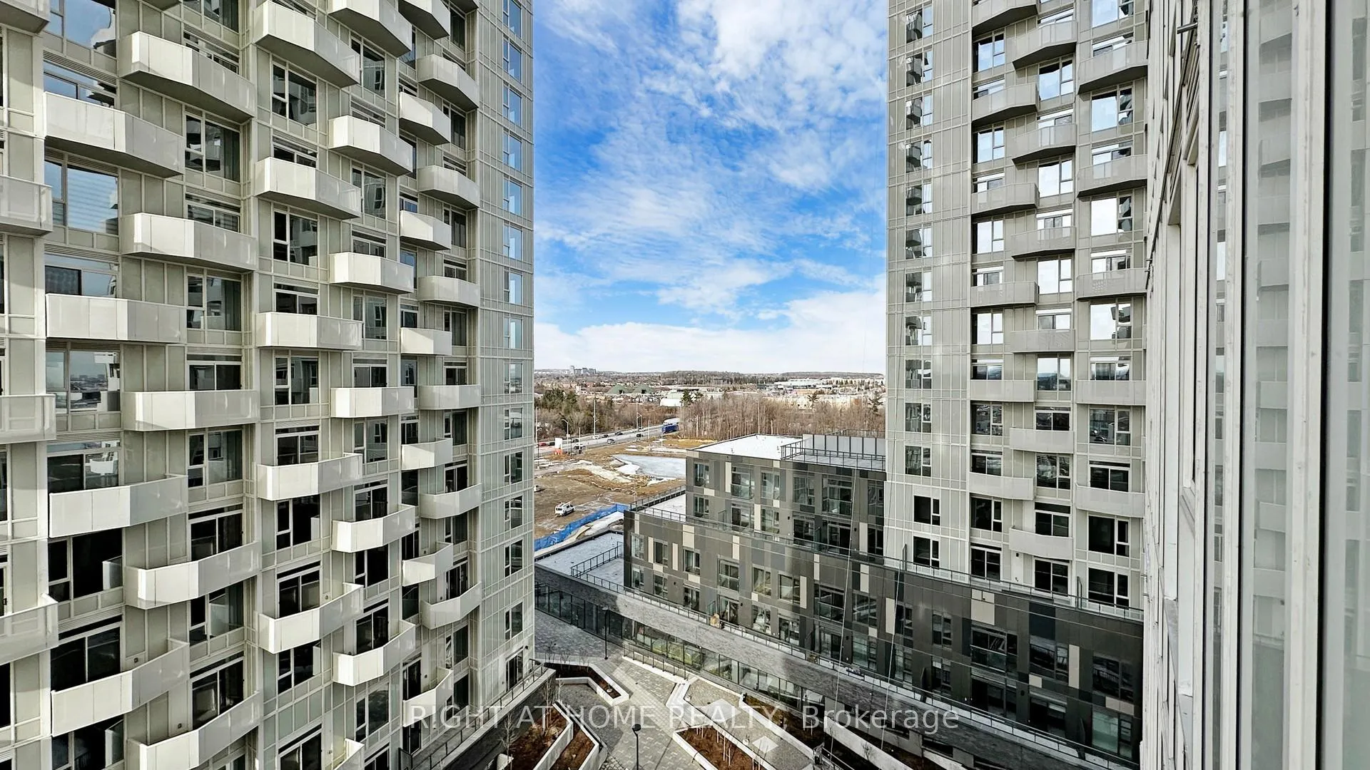 Photo 35 of Unit 914, 10 Abeja Street, Vaughan, Concord — HOMEH
