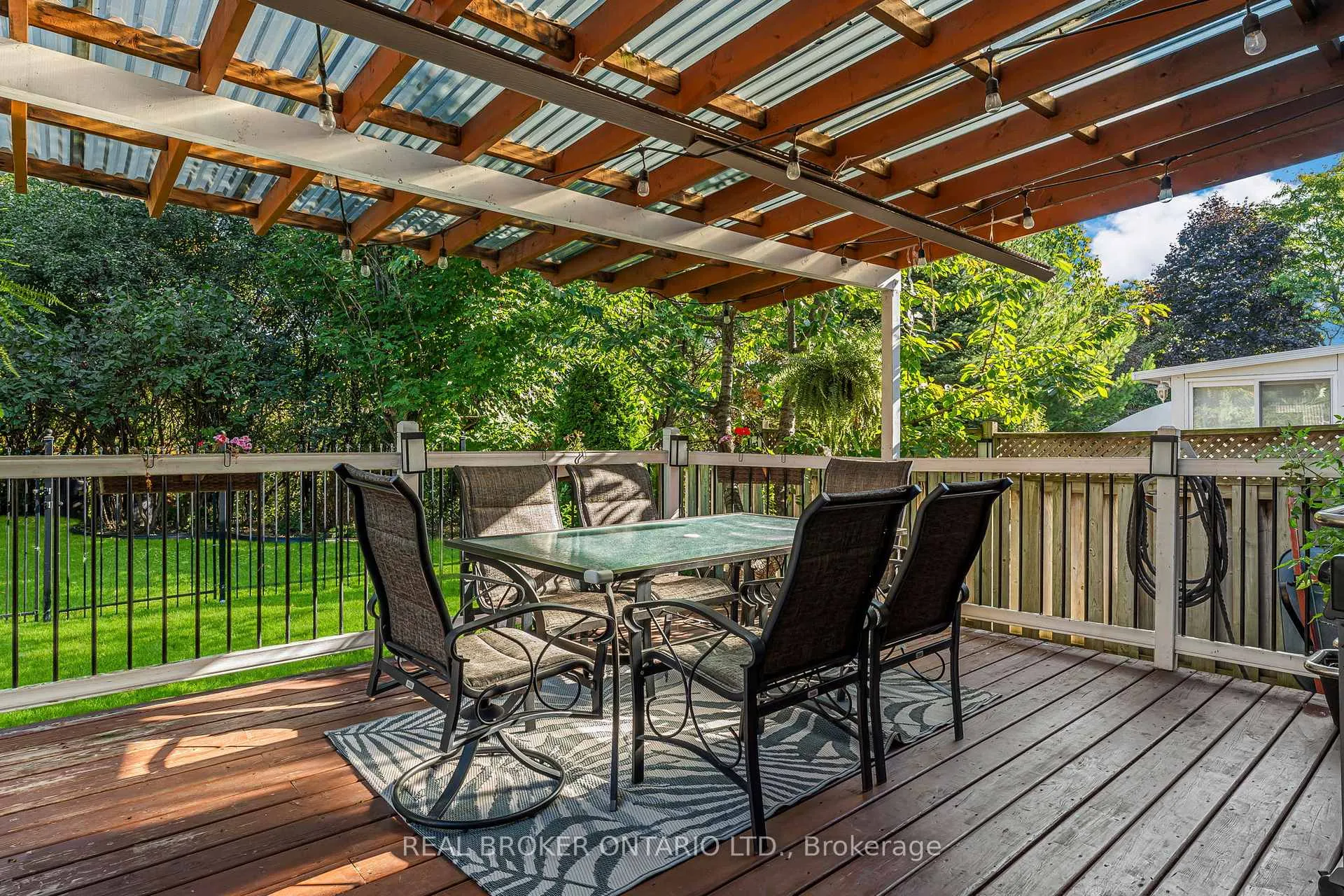 Photo 6 of 67 Summer Valley Drive, Brampton, Snelgrove — HOMEH