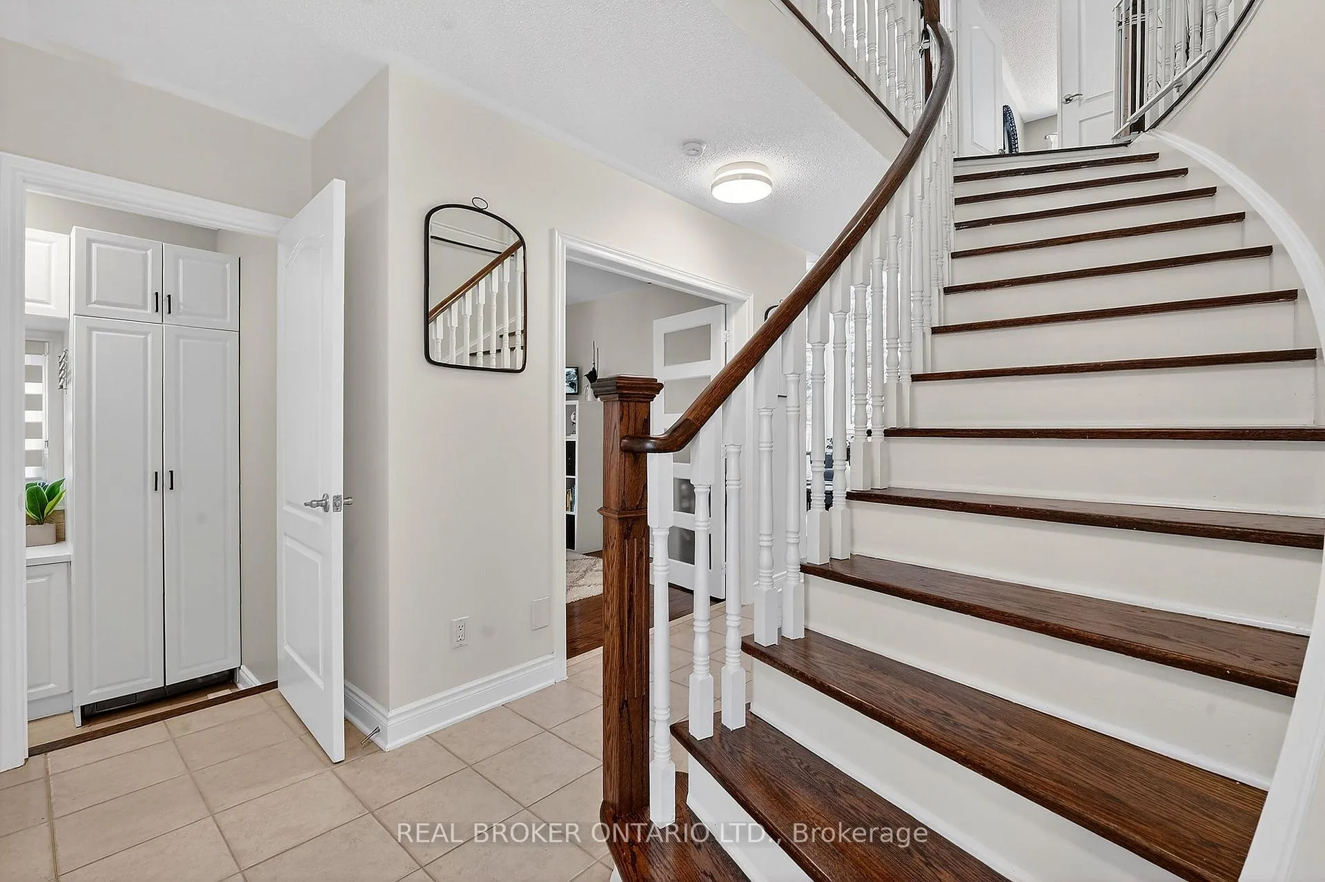 Photo 11 of 67 Summer Valley Drive, Brampton, Snelgrove — HOMEH