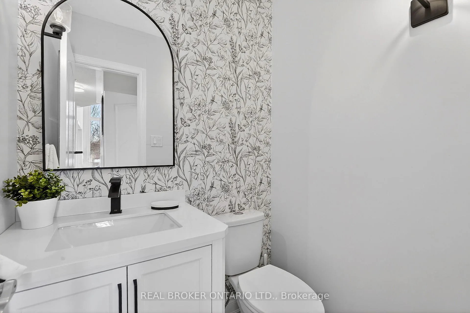 Photo 12 of 67 Summer Valley Drive, Brampton, Snelgrove — HOMEH