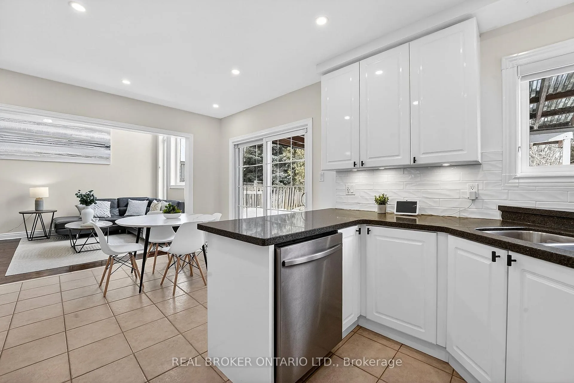 Photo 22 of 67 Summer Valley Drive, Brampton, Snelgrove — HOMEH