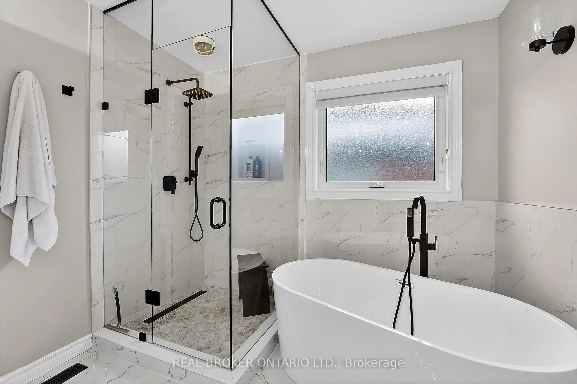 Photo 28 of 67 Summer Valley Drive, Brampton, Snelgrove — HOMEH