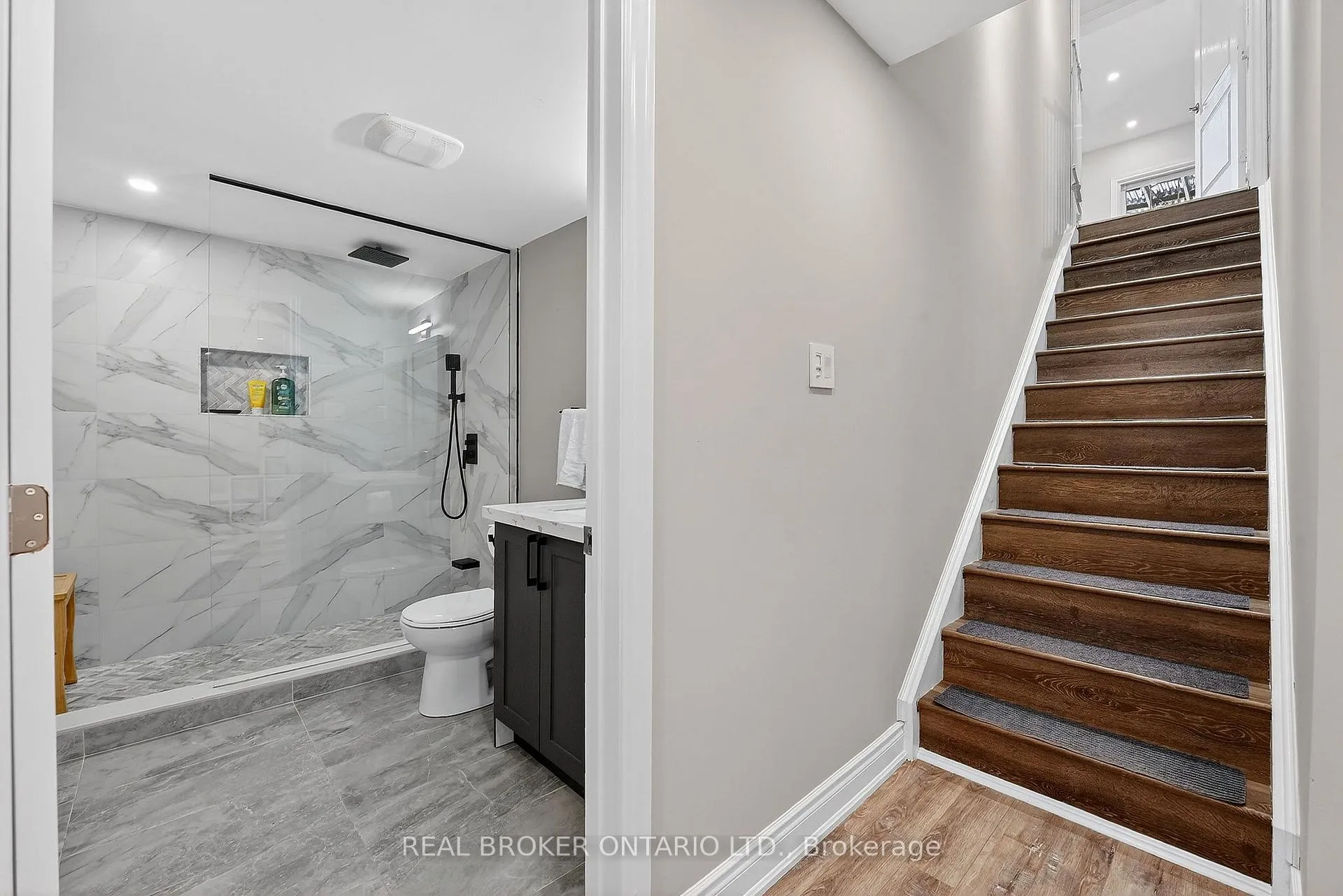 Photo 36 of 67 Summer Valley Drive, Brampton, Snelgrove — HOMEH