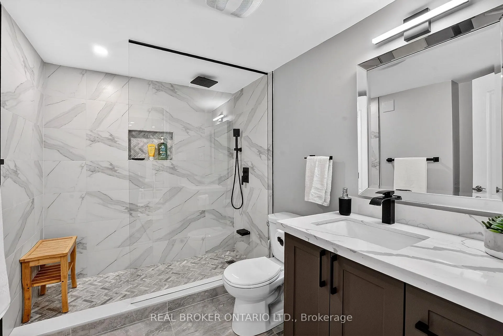 Photo 37 of 67 Summer Valley Drive, Brampton, Snelgrove — HOMEH