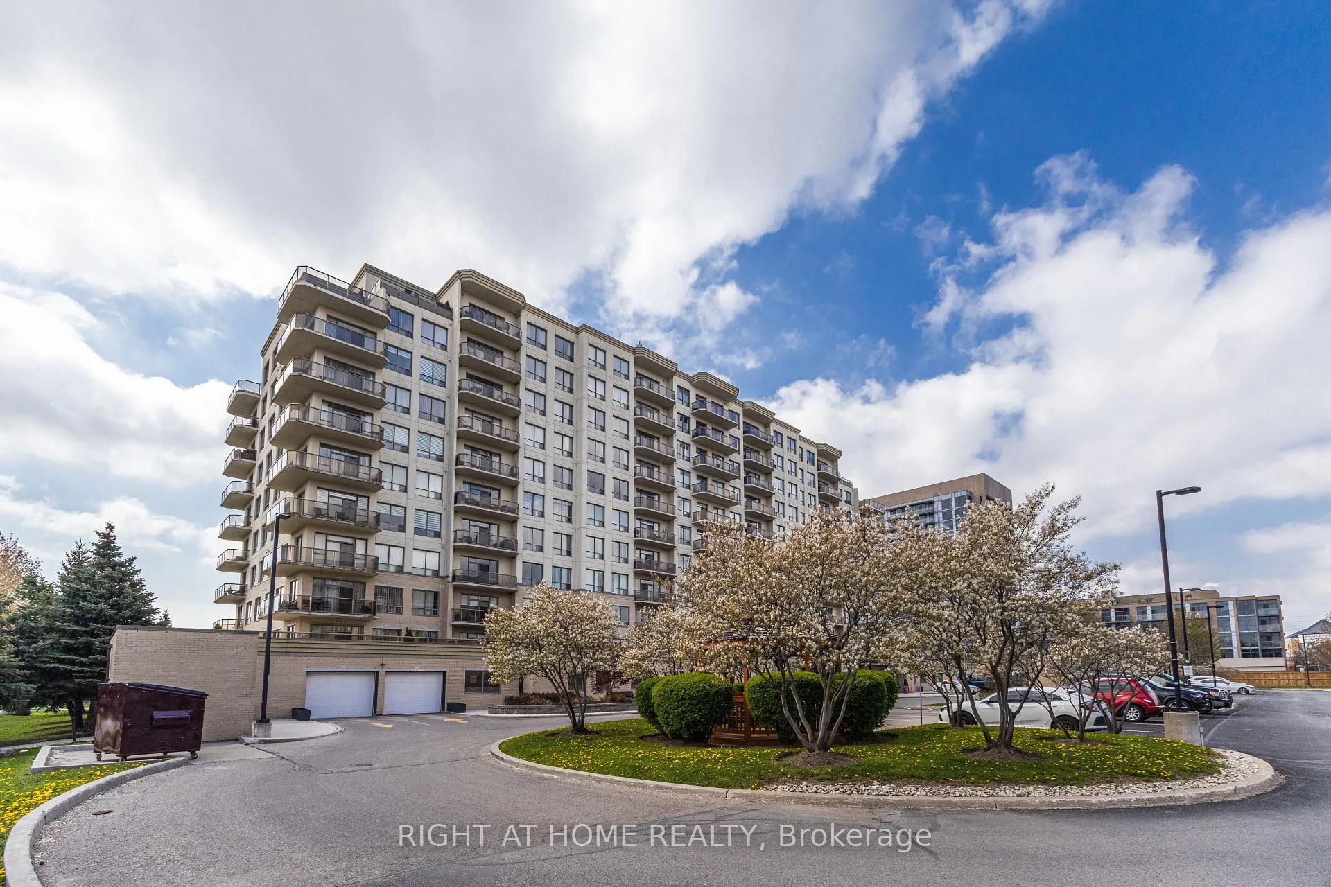 Photo 1 of Unit 709, 1998 Ironstone Drive, Burlington, Uptown — HOMEH