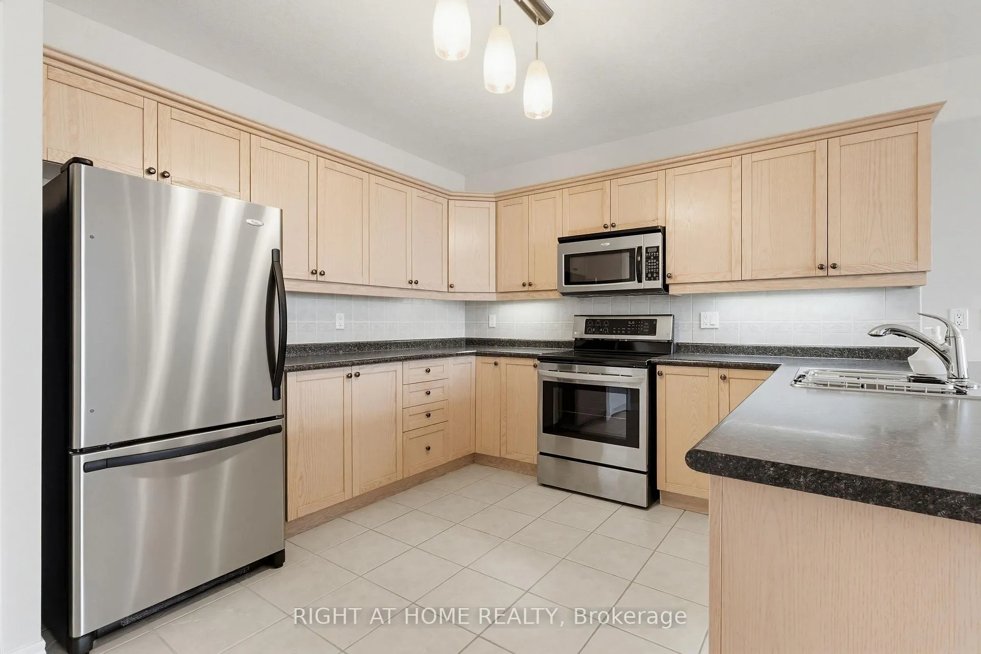 Photo 12 of Unit 709, 1998 Ironstone Drive, Burlington, Uptown — HOMEH