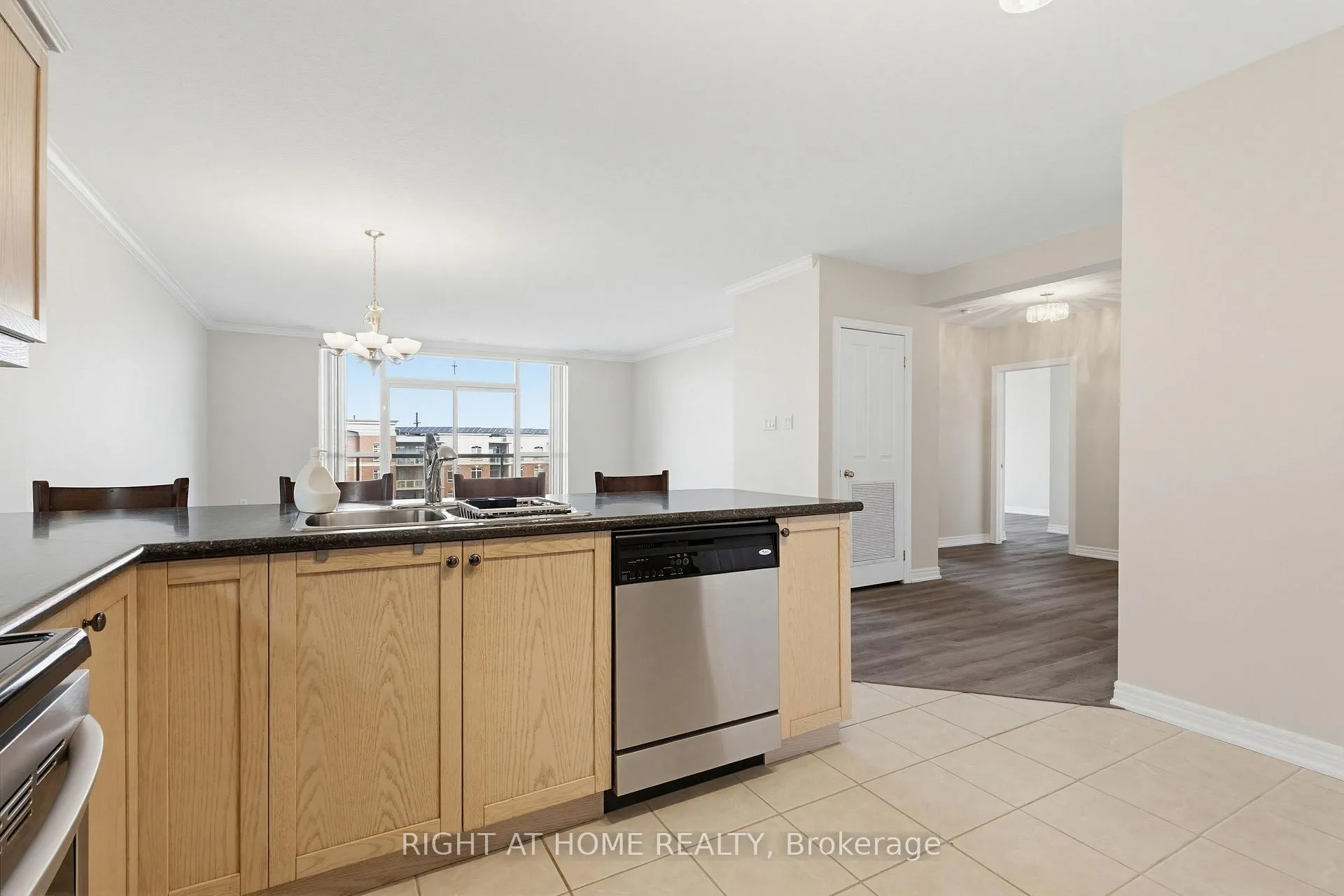 Photo 14 of Unit 709, 1998 Ironstone Drive, Burlington, Uptown — HOMEH