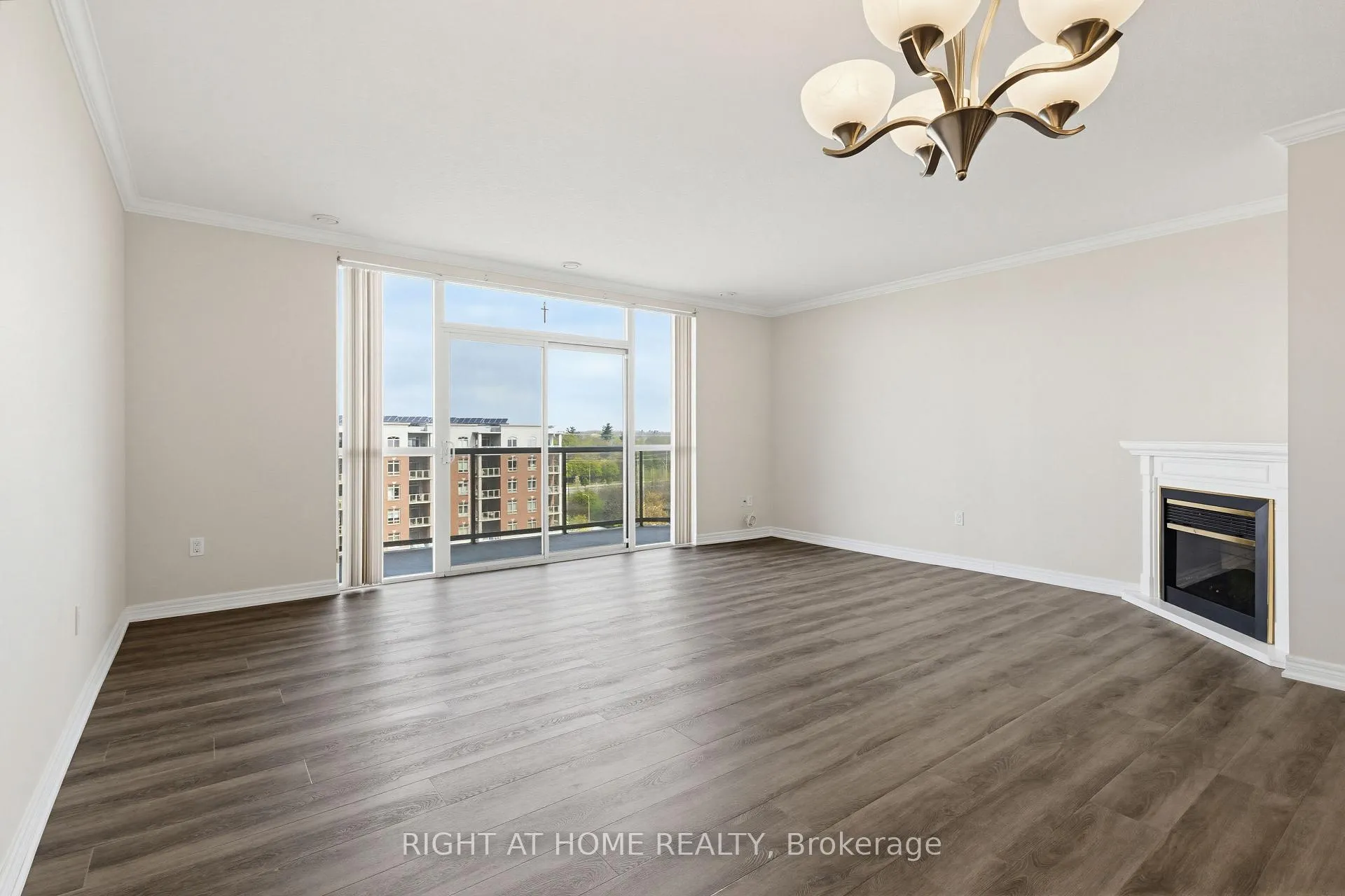 Photo 16 of Unit 709, 1998 Ironstone Drive, Burlington, Uptown — HOMEH