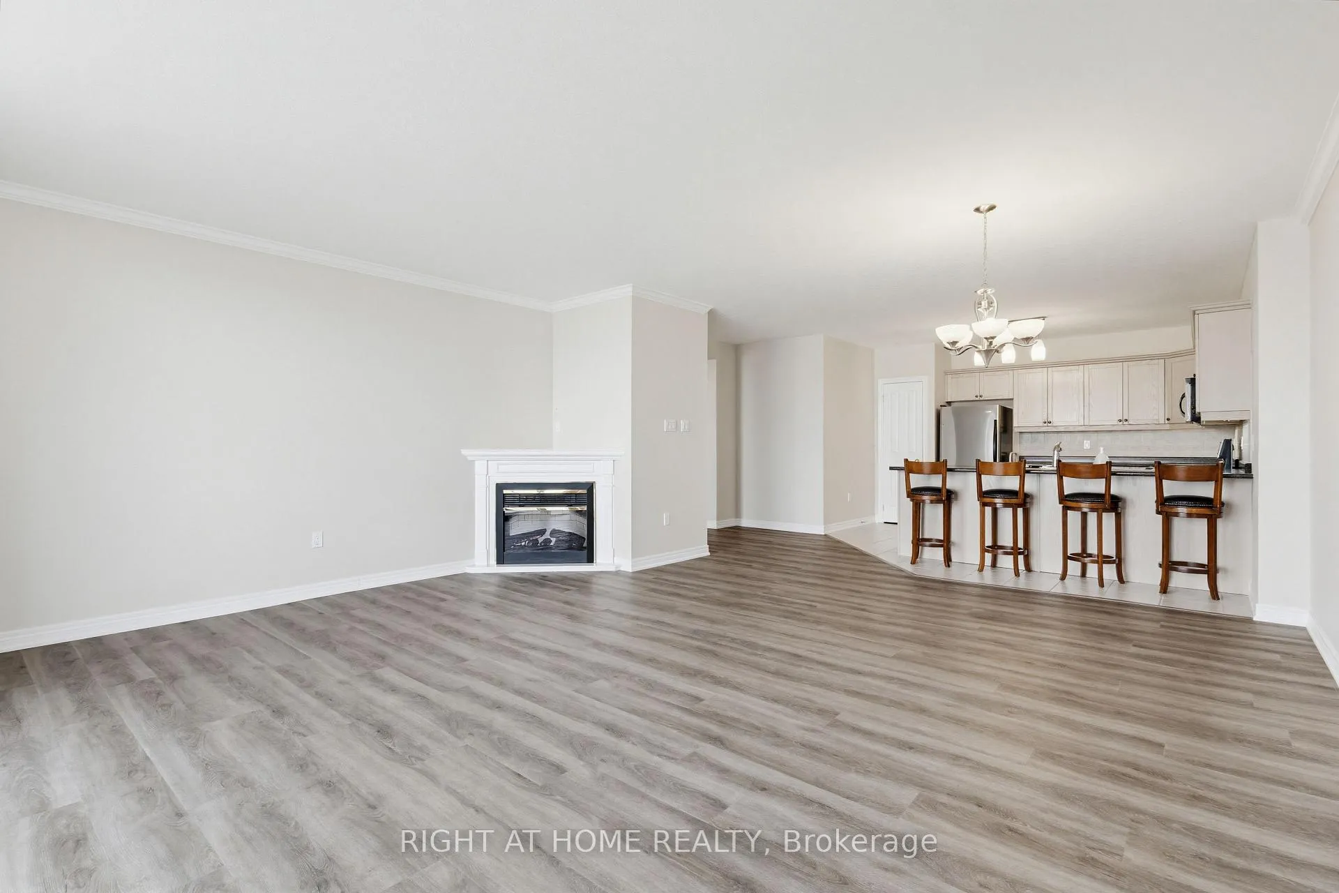 Photo 17 of Unit 709, 1998 Ironstone Drive, Burlington, Uptown — HOMEH