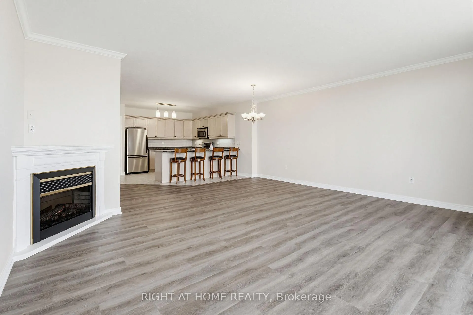 Photo 18 of Unit 709, 1998 Ironstone Drive, Burlington, Uptown — HOMEH