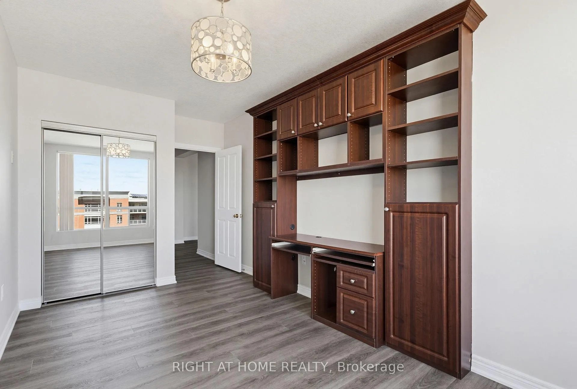 Photo 26 of Unit 709, 1998 Ironstone Drive, Burlington, Uptown — HOMEH