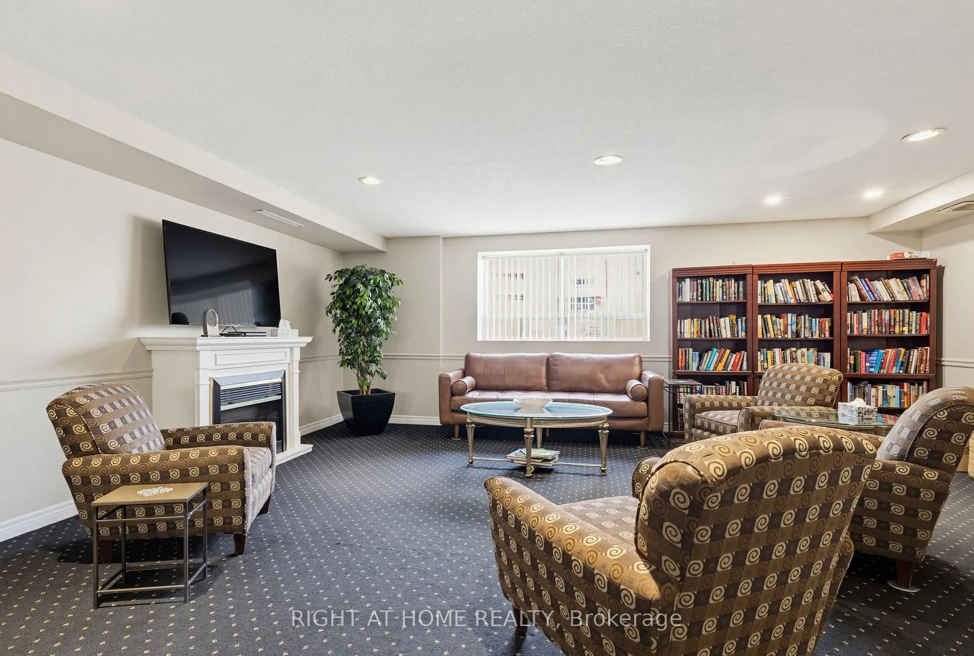 Photo 34 of Unit 709, 1998 Ironstone Drive, Burlington, Uptown — HOMEH