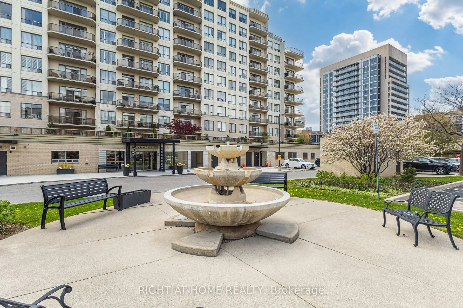 Photo 37 of Unit 709, 1998 Ironstone Drive, Burlington, Uptown — HOMEH