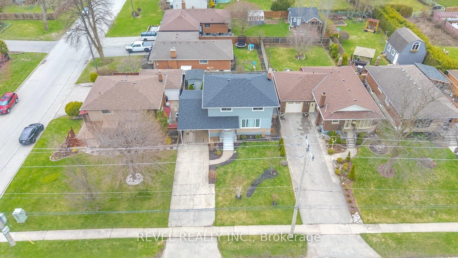 Photo 3 of 22 Paris Road, Brantford, Henderson-Sky Acres — HOMEH