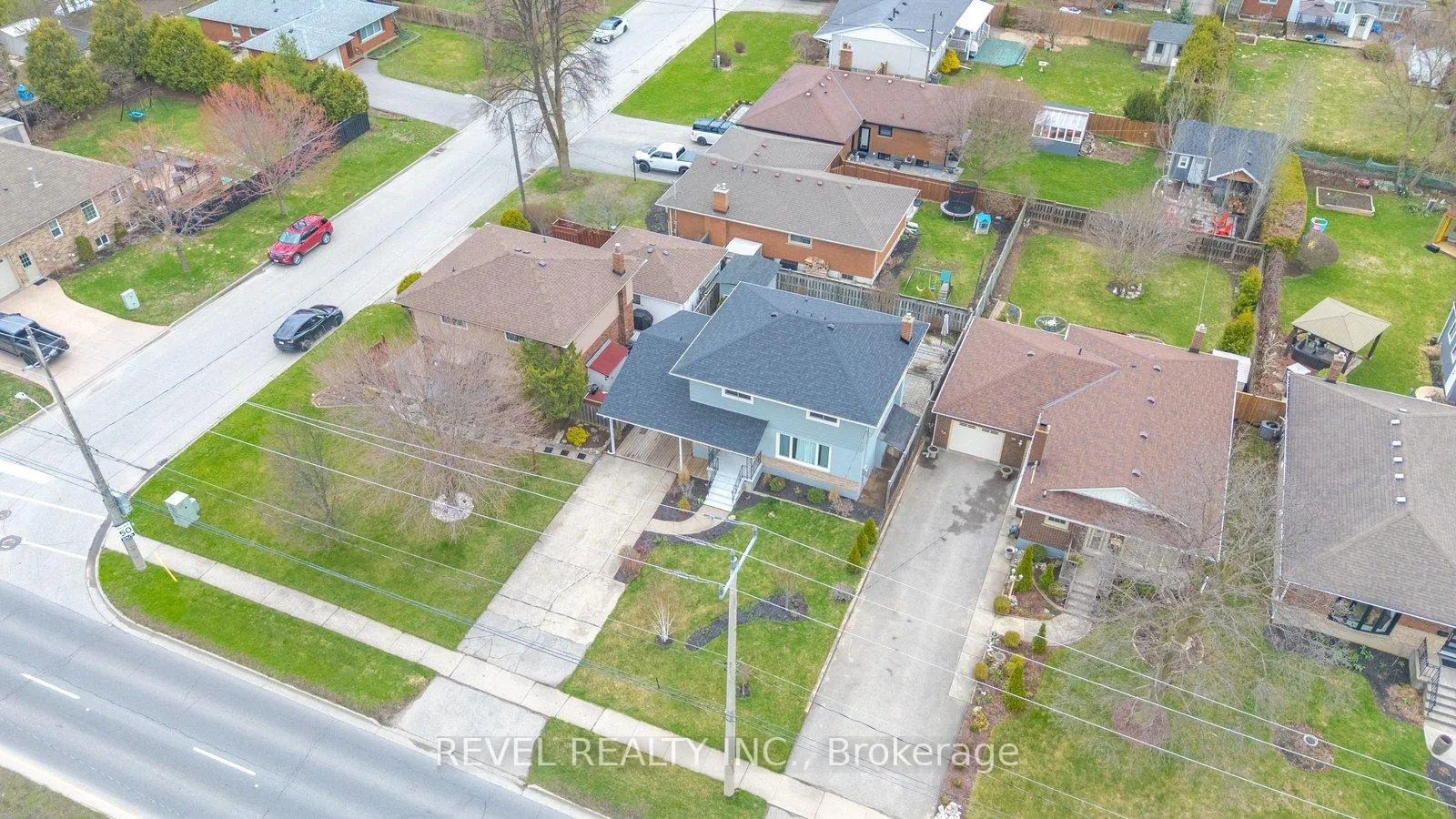 Photo 4 of 22 Paris Road, Brantford, Henderson-Sky Acres — HOMEH