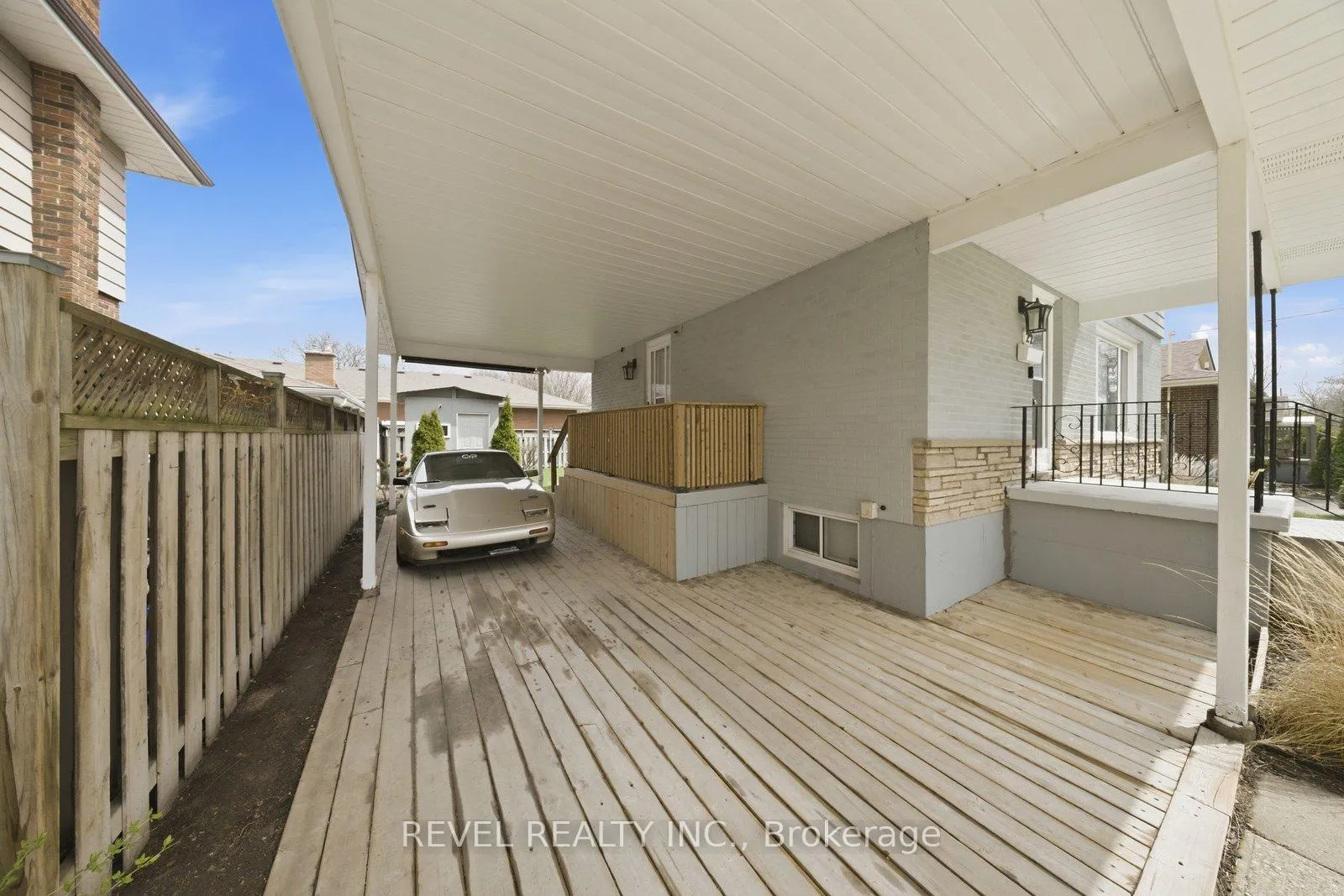 Photo 37 of 22 Paris Road, Brantford, Henderson-Sky Acres — HOMEH