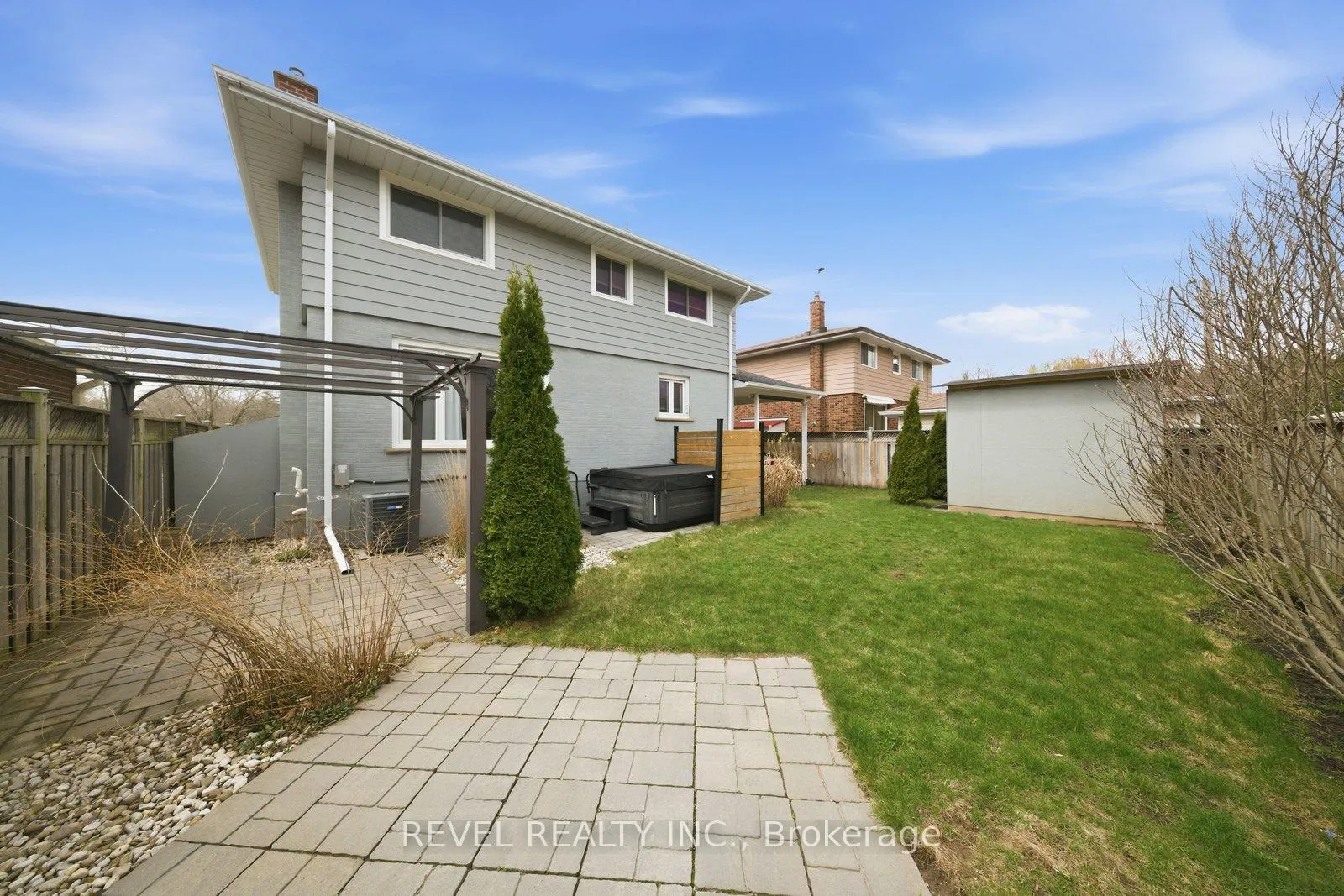 Photo 38 of 22 Paris Road, Brantford, Henderson-Sky Acres — HOMEH