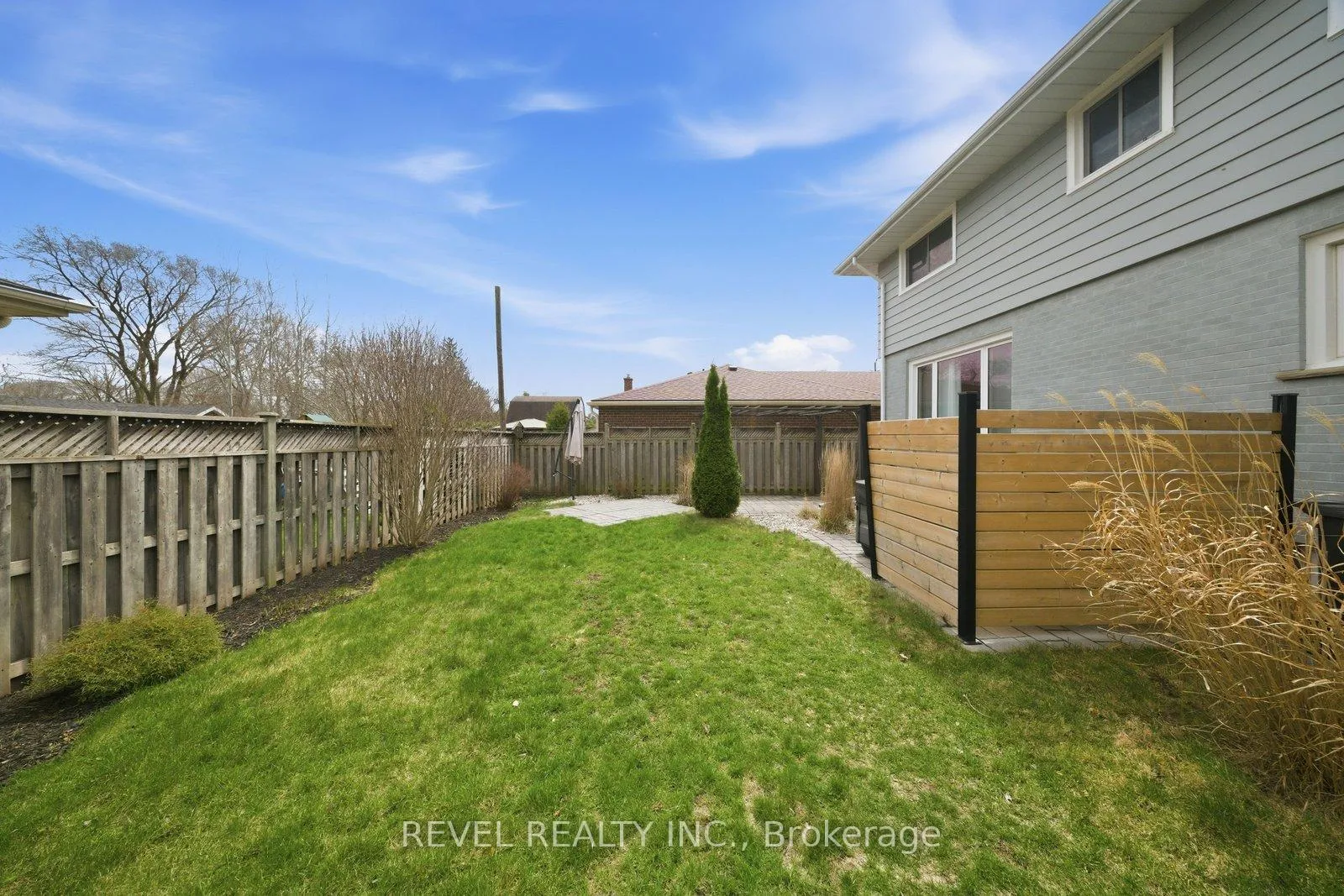 Photo 40 of 22 Paris Road, Brantford, Henderson-Sky Acres — HOMEH