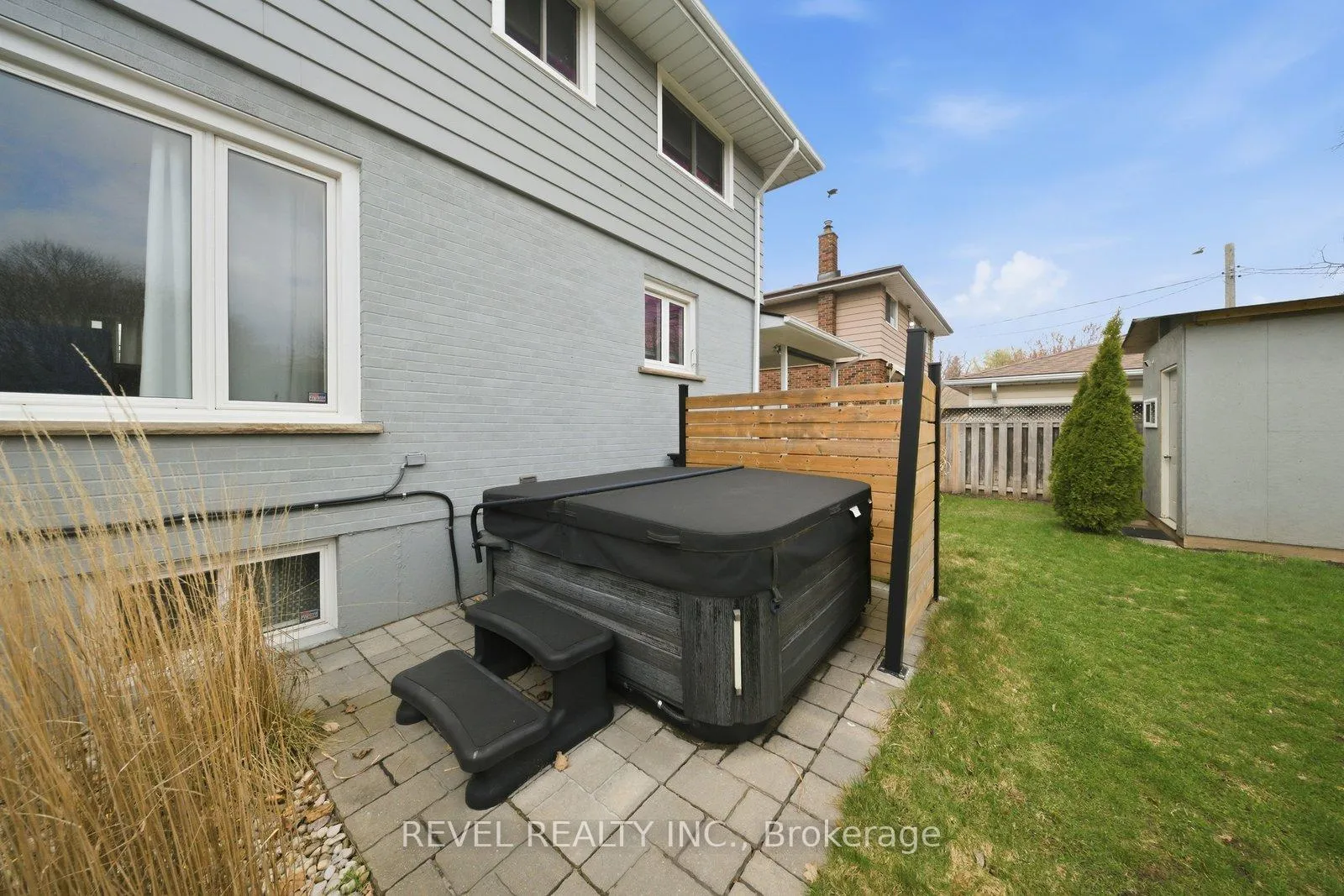 Photo 42 of 22 Paris Road, Brantford, Henderson-Sky Acres — HOMEH