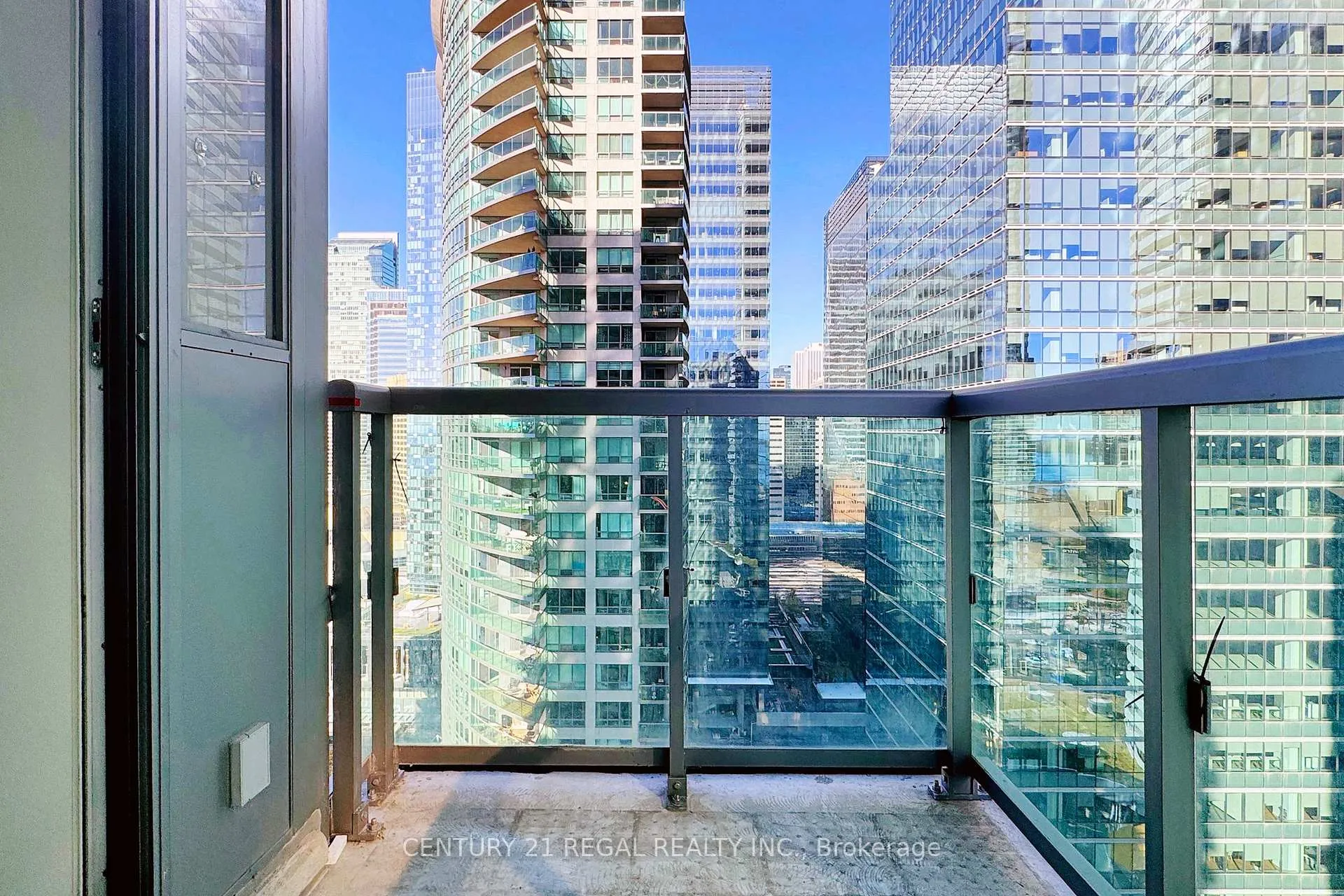 Photo 6 of Unit 2706, 19 Grand Trunk Crescent, Toronto, Waterfront Communities — HOMEH