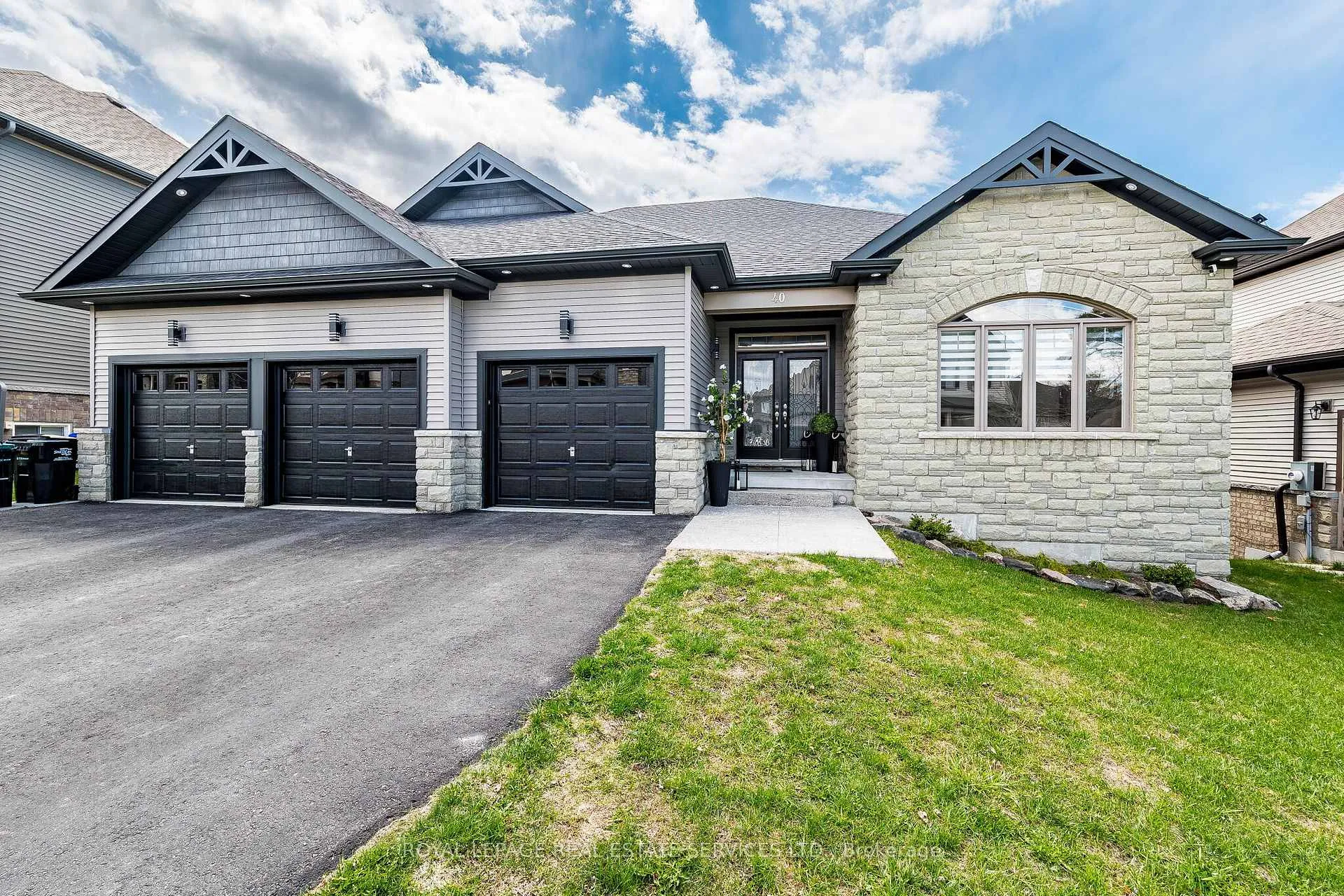Photo 1 of 40 Landscape Drive, Oro-Medonte, Horseshoe Valley — HOMEH