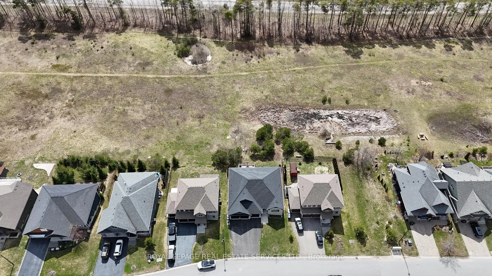 Photo 2 of 40 Landscape Drive, Oro-Medonte, Horseshoe Valley — HOMEH