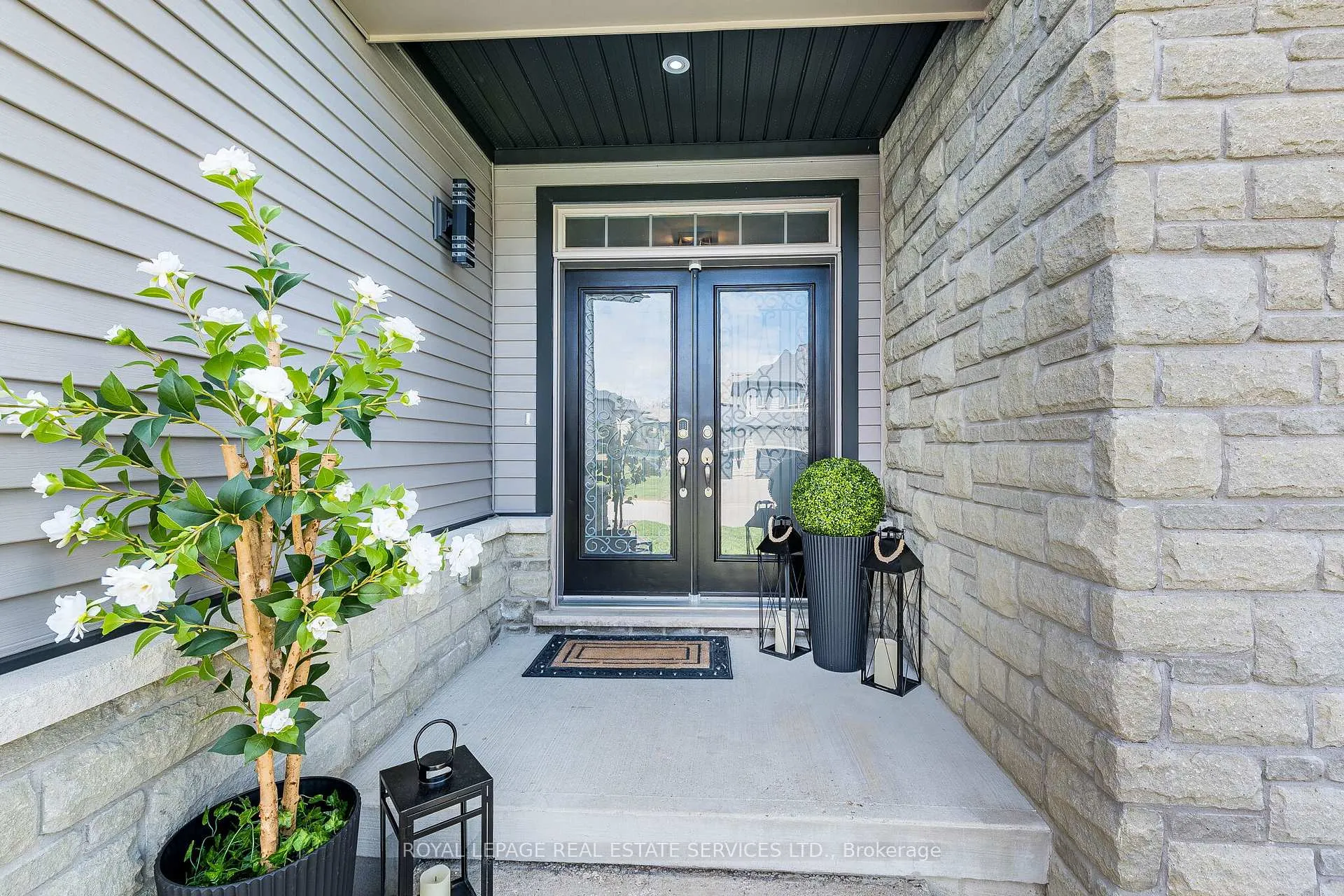 Photo 3 of 40 Landscape Drive, Oro-Medonte, Horseshoe Valley — HOMEH