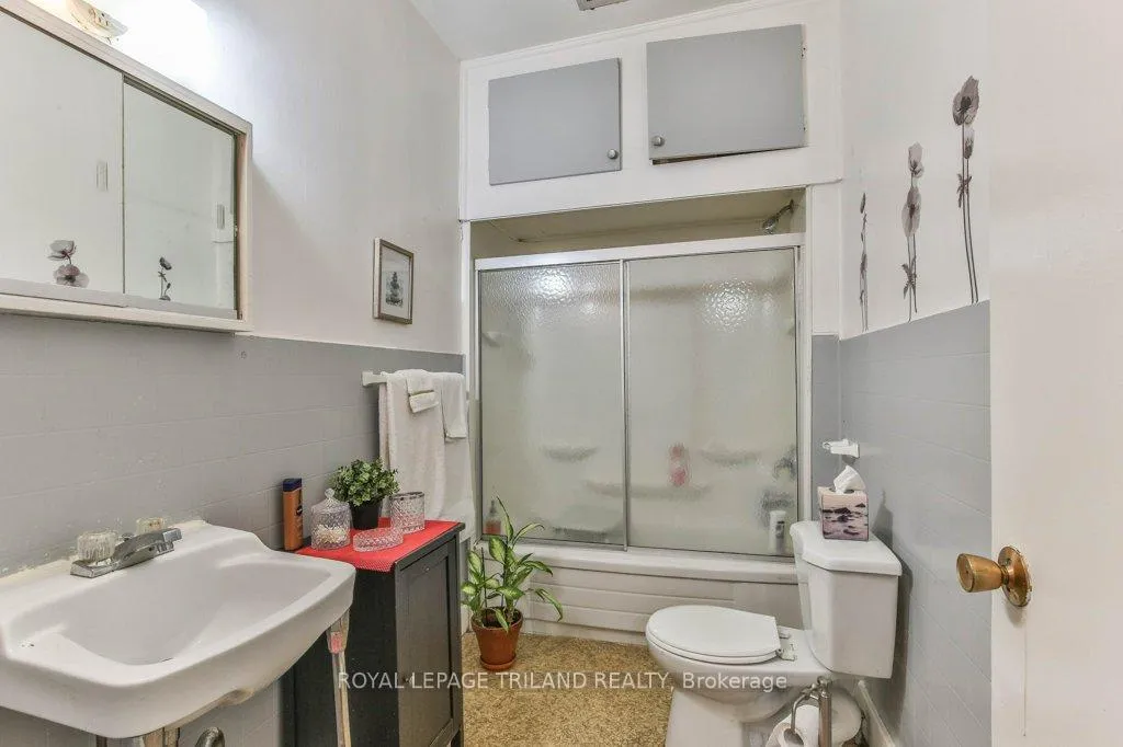 Photo 21 of 11 Mackay Avenue, London, South E — HOMEH