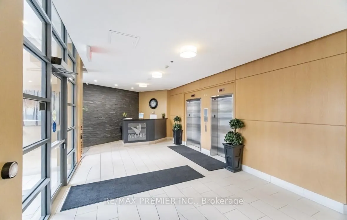 Photo 3 of Unit 203, 7730 Kipling Avenue, Vaughan, Vaughan Grove — HOMEH