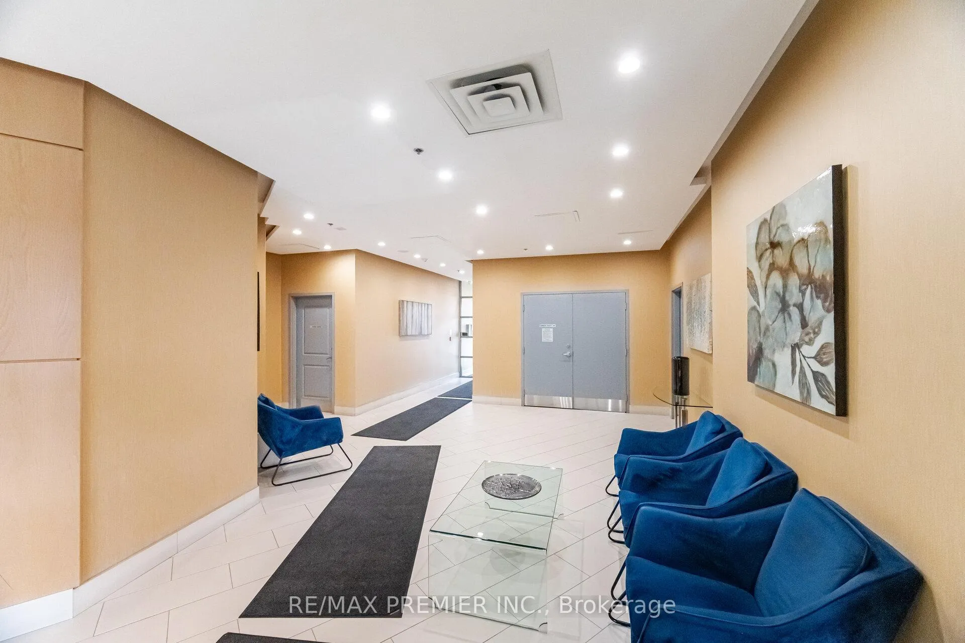 Photo 4 of Unit 203, 7730 Kipling Avenue, Vaughan, Vaughan Grove — HOMEH