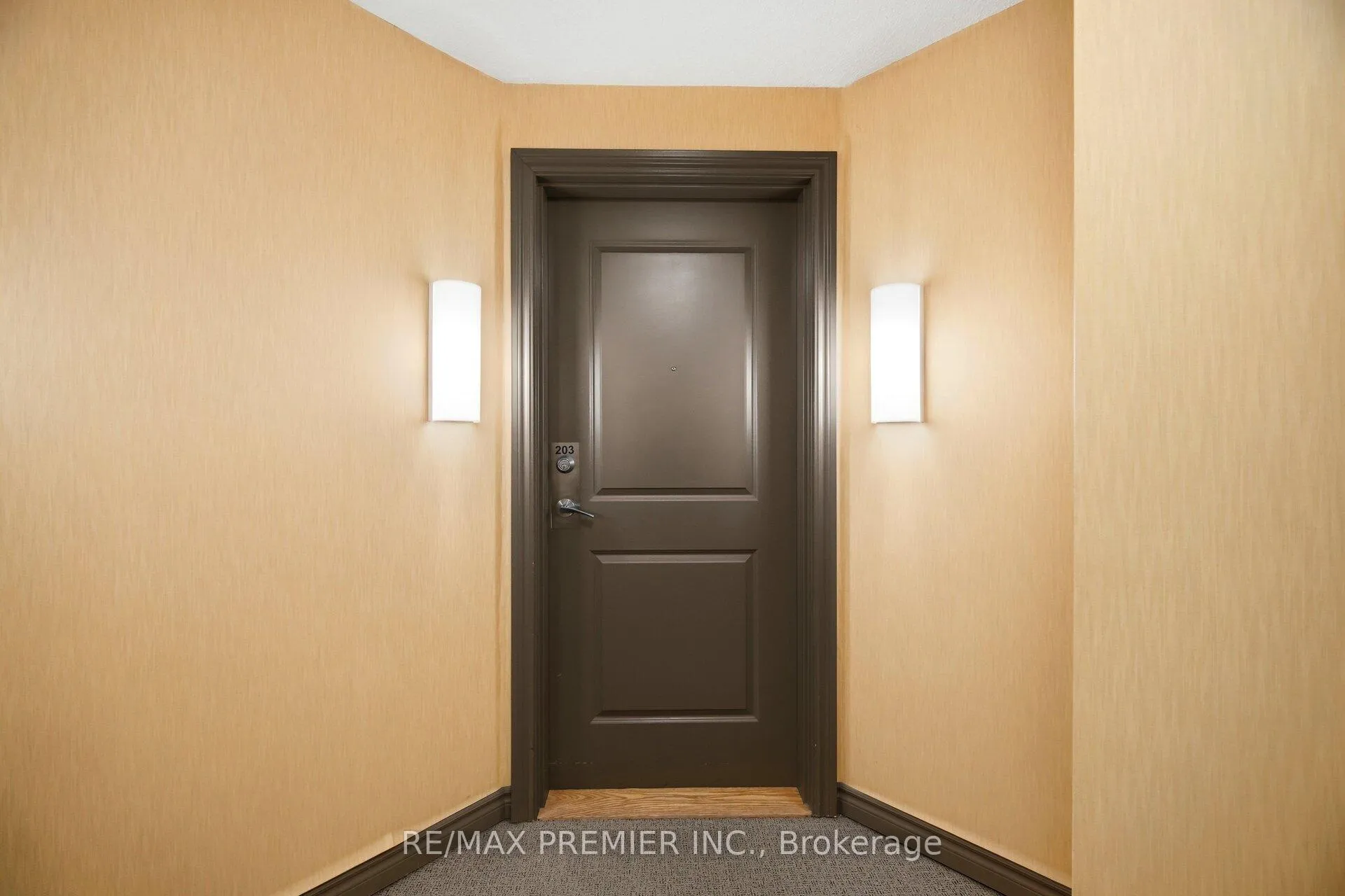Photo 5 of Unit 203, 7730 Kipling Avenue, Vaughan, Vaughan Grove — HOMEH