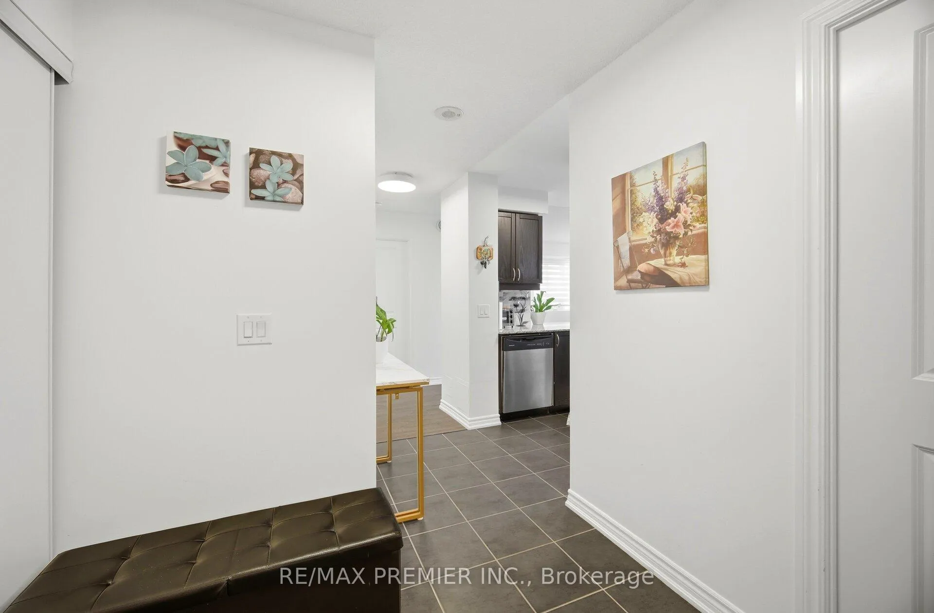 Photo 6 of Unit 203, 7730 Kipling Avenue, Vaughan, Vaughan Grove — HOMEH