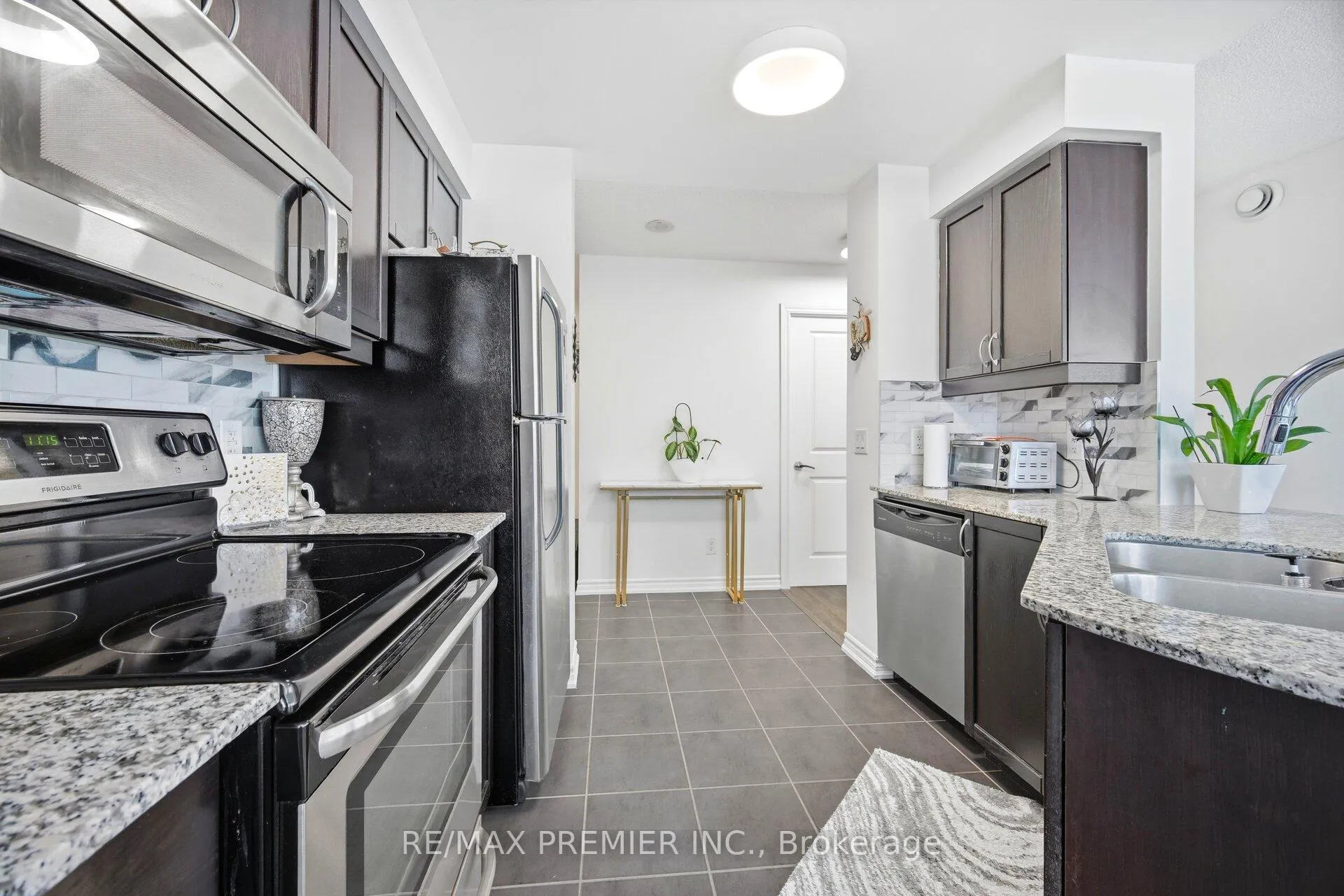 Photo 7 of Unit 203, 7730 Kipling Avenue, Vaughan, Vaughan Grove — HOMEH