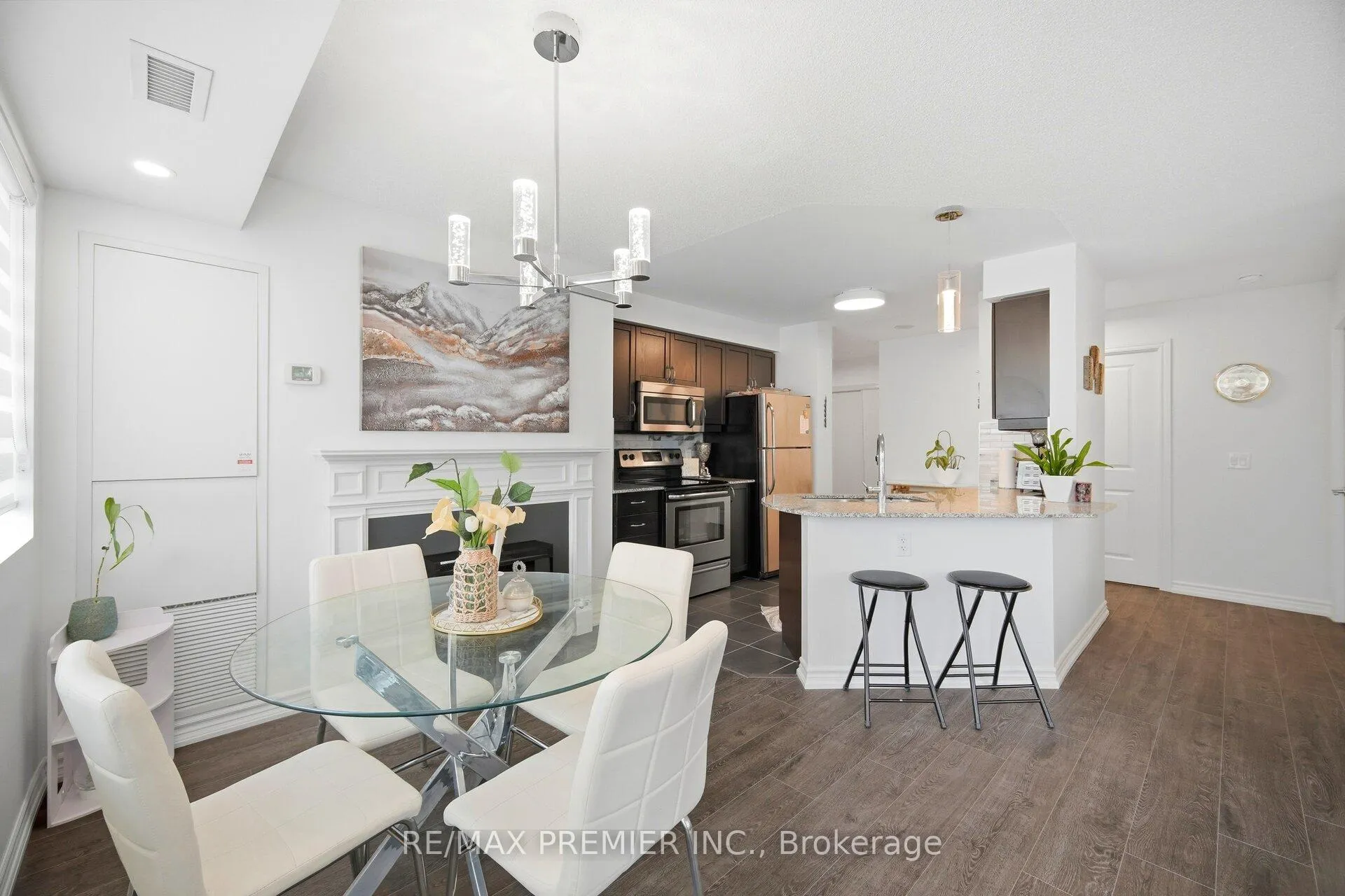 Photo 9 of Unit 203, 7730 Kipling Avenue, Vaughan, Vaughan Grove — HOMEH