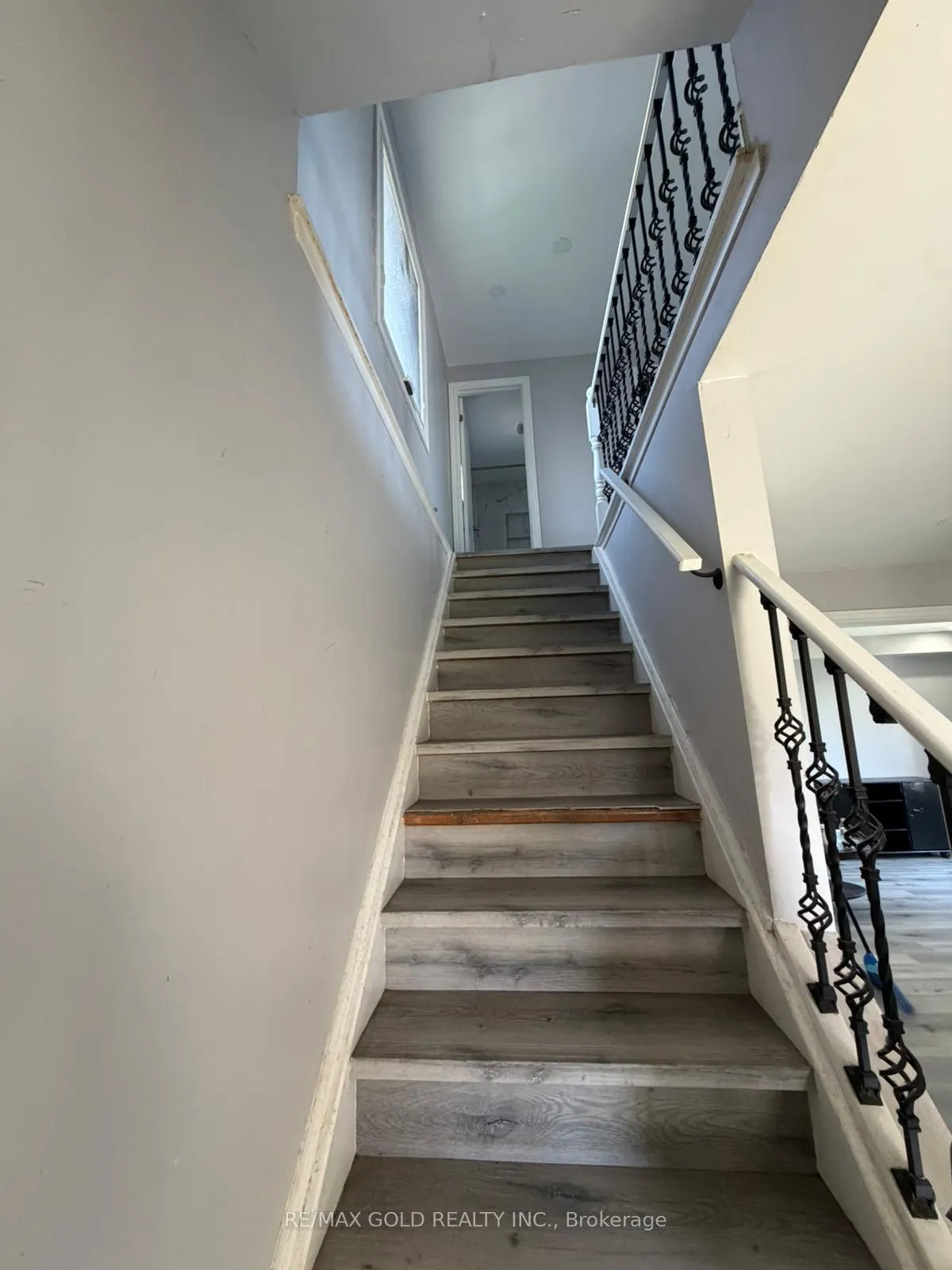 Photo 4 of Unit Upper Leave 1/2nd Floor, 5 Herron Place, Brampton, Central Park — HOMEH