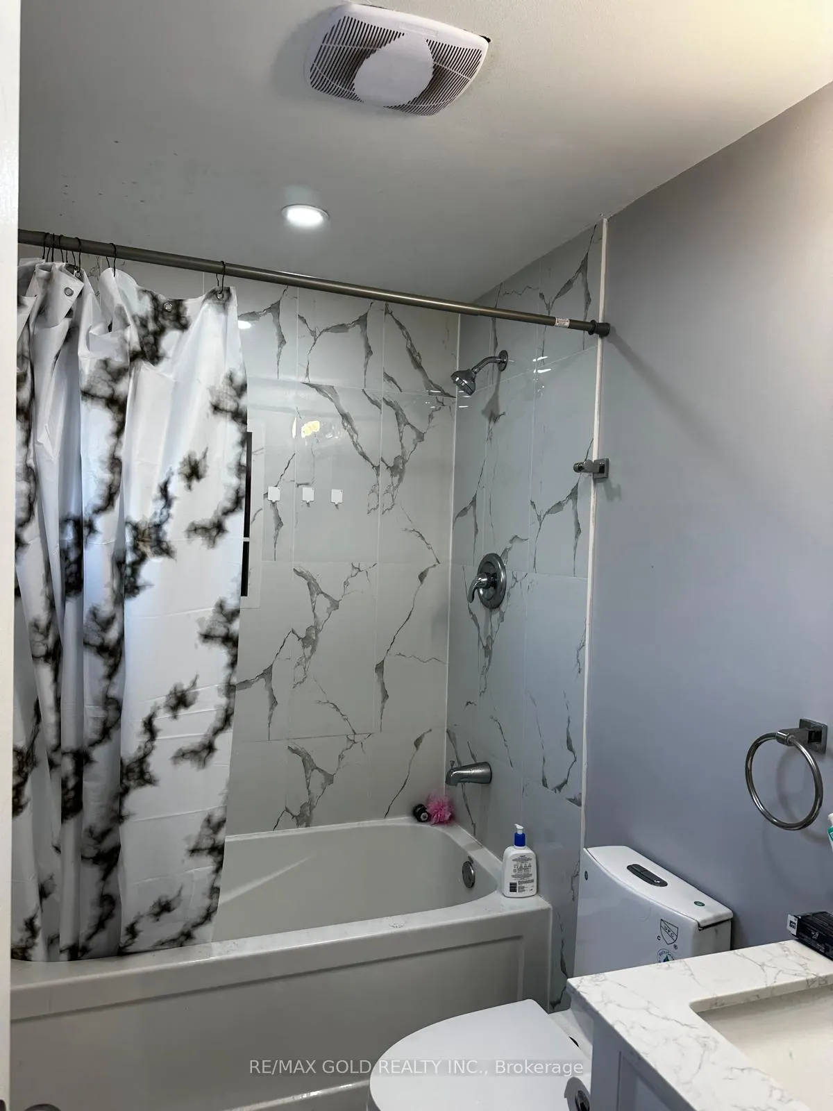 Photo 5 of Unit Upper Leave 1/2nd Floor, 5 Herron Place, Brampton, Central Park — HOMEH