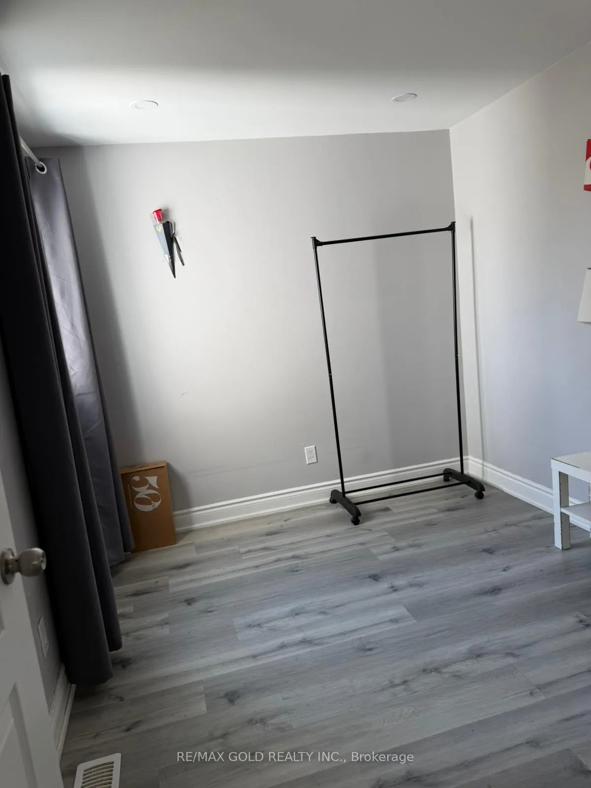 Photo 11 of Unit Upper Leave 1/2nd Floor, 5 Herron Place, Brampton, Central Park — HOMEH