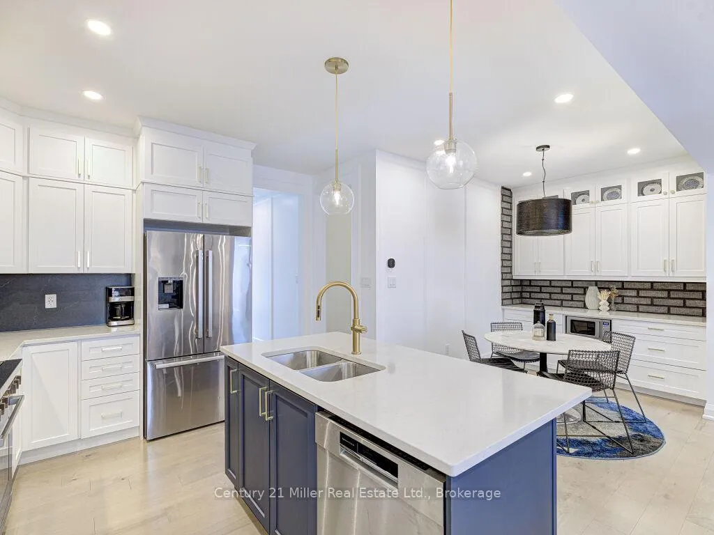 Photo 9 of 517 Kennedy Circle W, Milton, Cobban — HOMEH