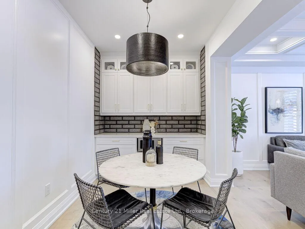 Photo 12 of 517 Kennedy Circle W, Milton, Cobban — HOMEH