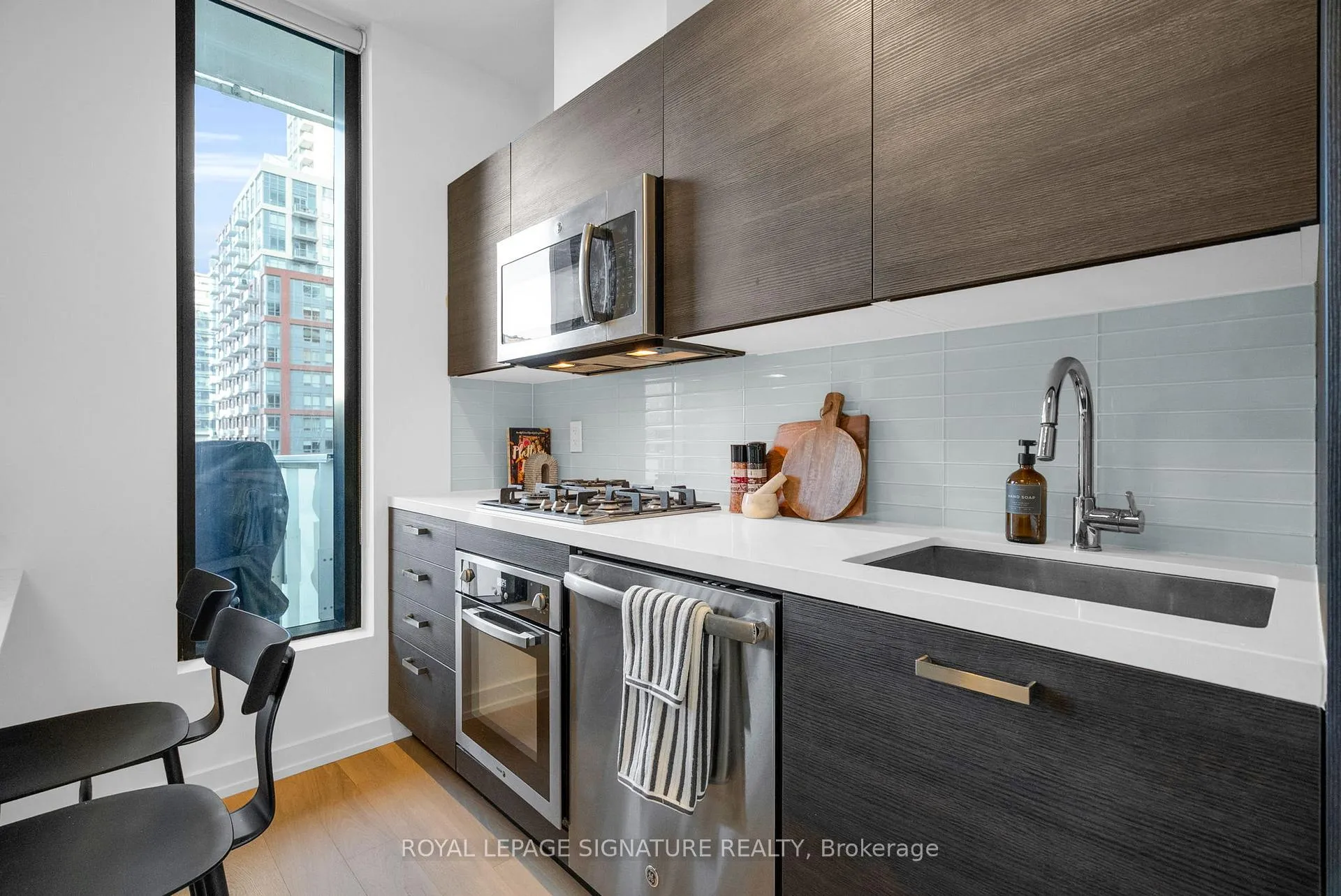 Photo 4 of Unit 606, 11 Charlotte Street, Toronto, Waterfront Communities — HOMEH