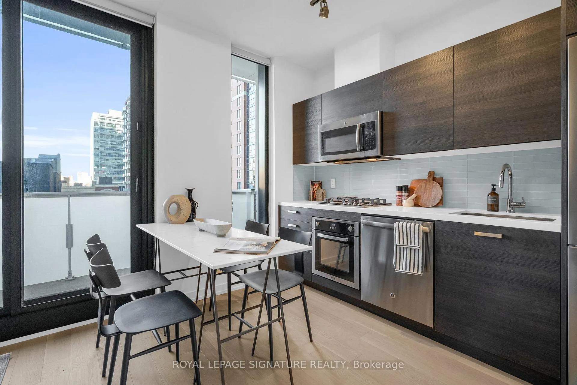 Photo 9 of Unit 606, 11 Charlotte Street, Toronto, Waterfront Communities — HOMEH