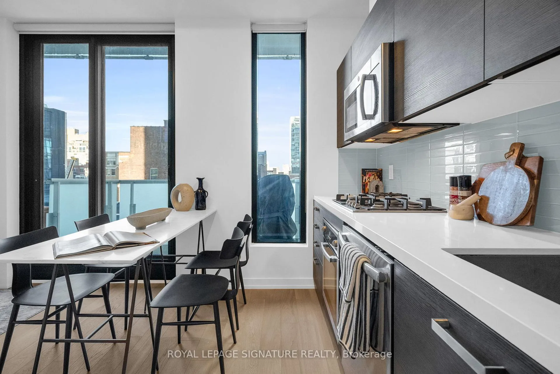 Photo 13 of Unit 606, 11 Charlotte Street, Toronto, Waterfront Communities — HOMEH