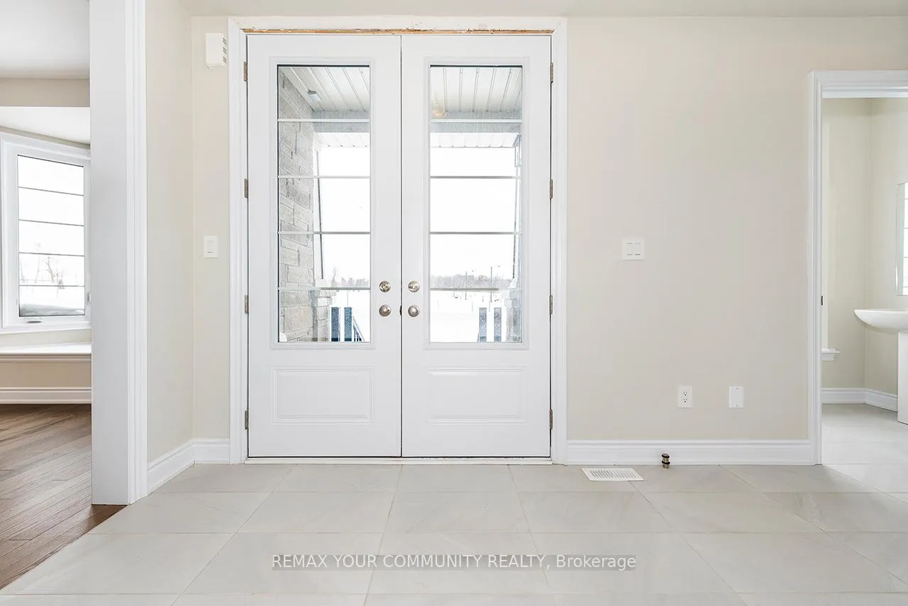 Photo 1 of 115 Bearberry Rd, Springwater, Midhurst — HOMEH