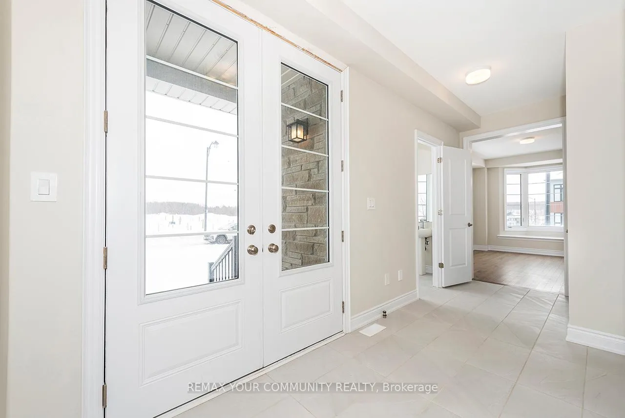 Photo 2 of 115 Bearberry Rd, Springwater, Midhurst — HOMEH