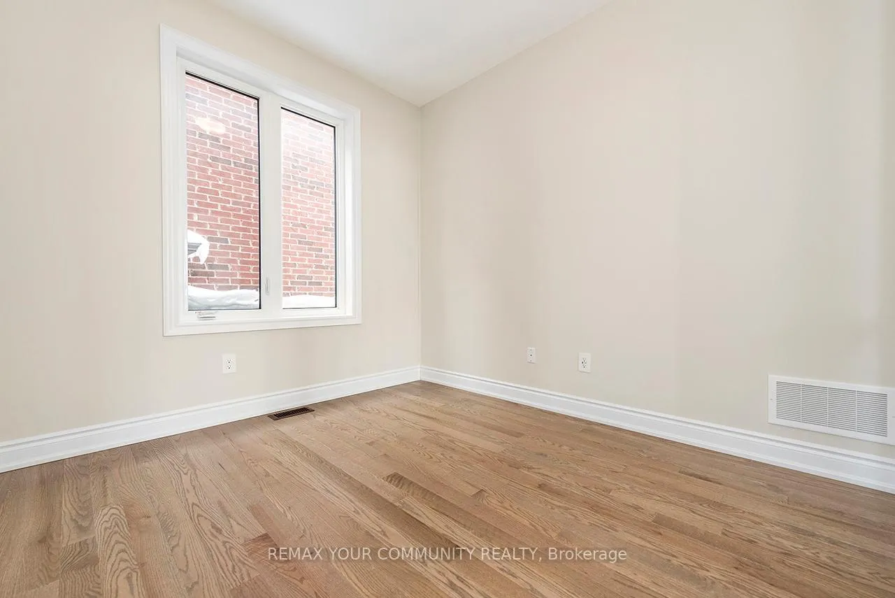 Photo 13 of 115 Bearberry Rd, Springwater, Midhurst — HOMEH